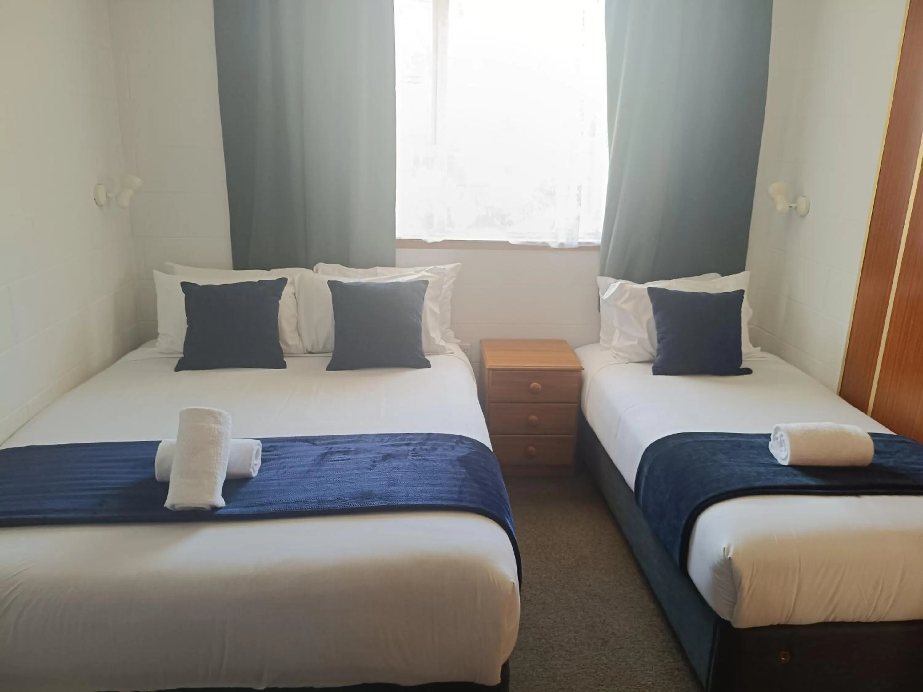 Bedroom, Bed in Cumberland Motel