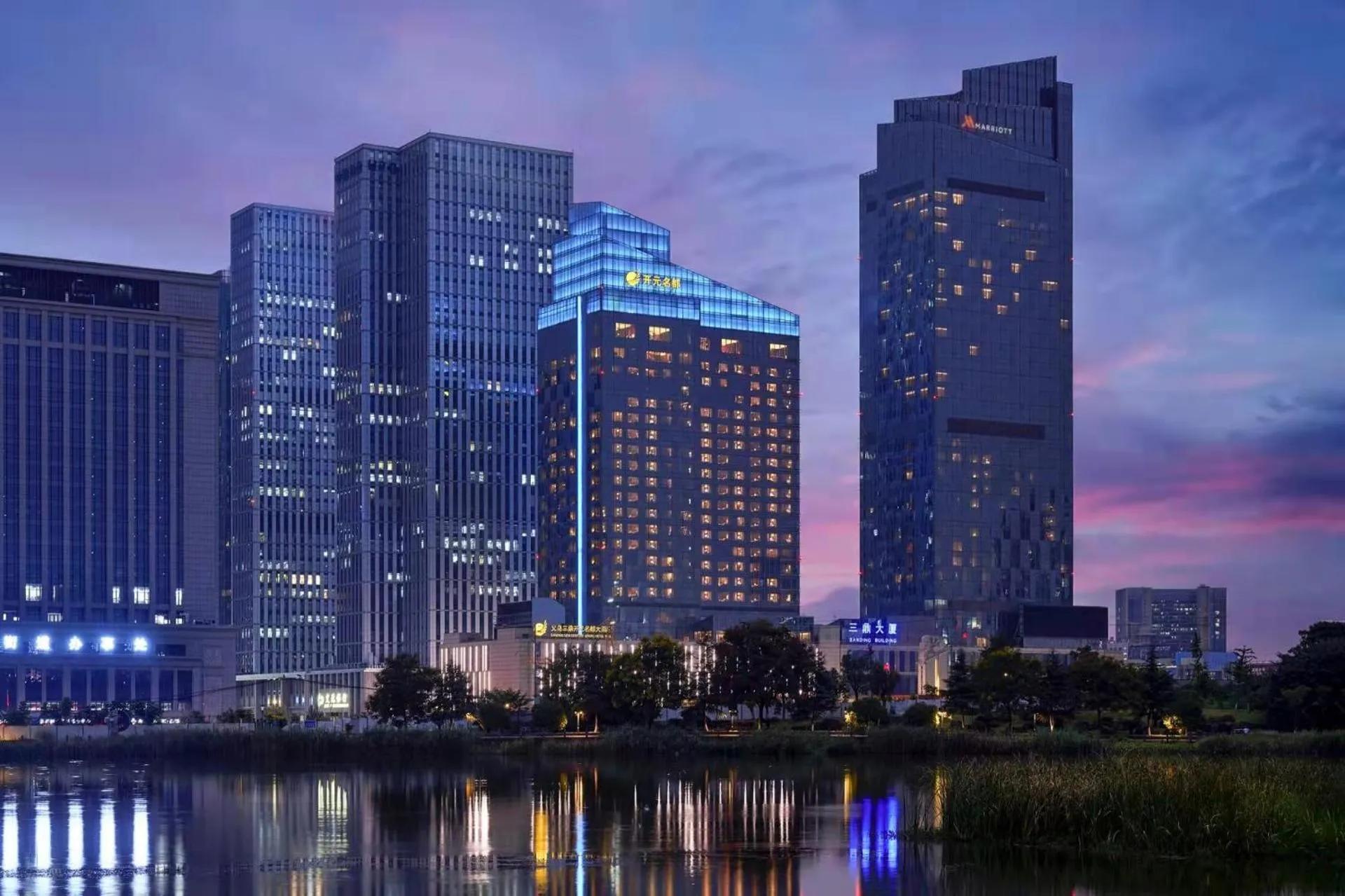 Night in Sanding New Century Grand Hotel Yiwu