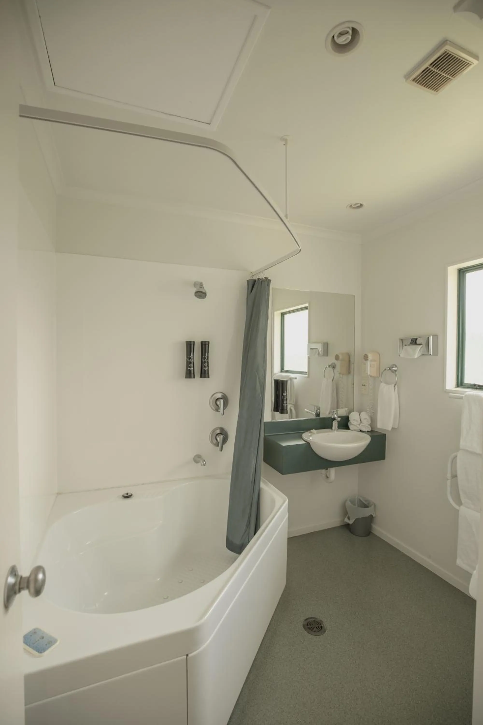 Camelot Motor Lodge and Conference Centre