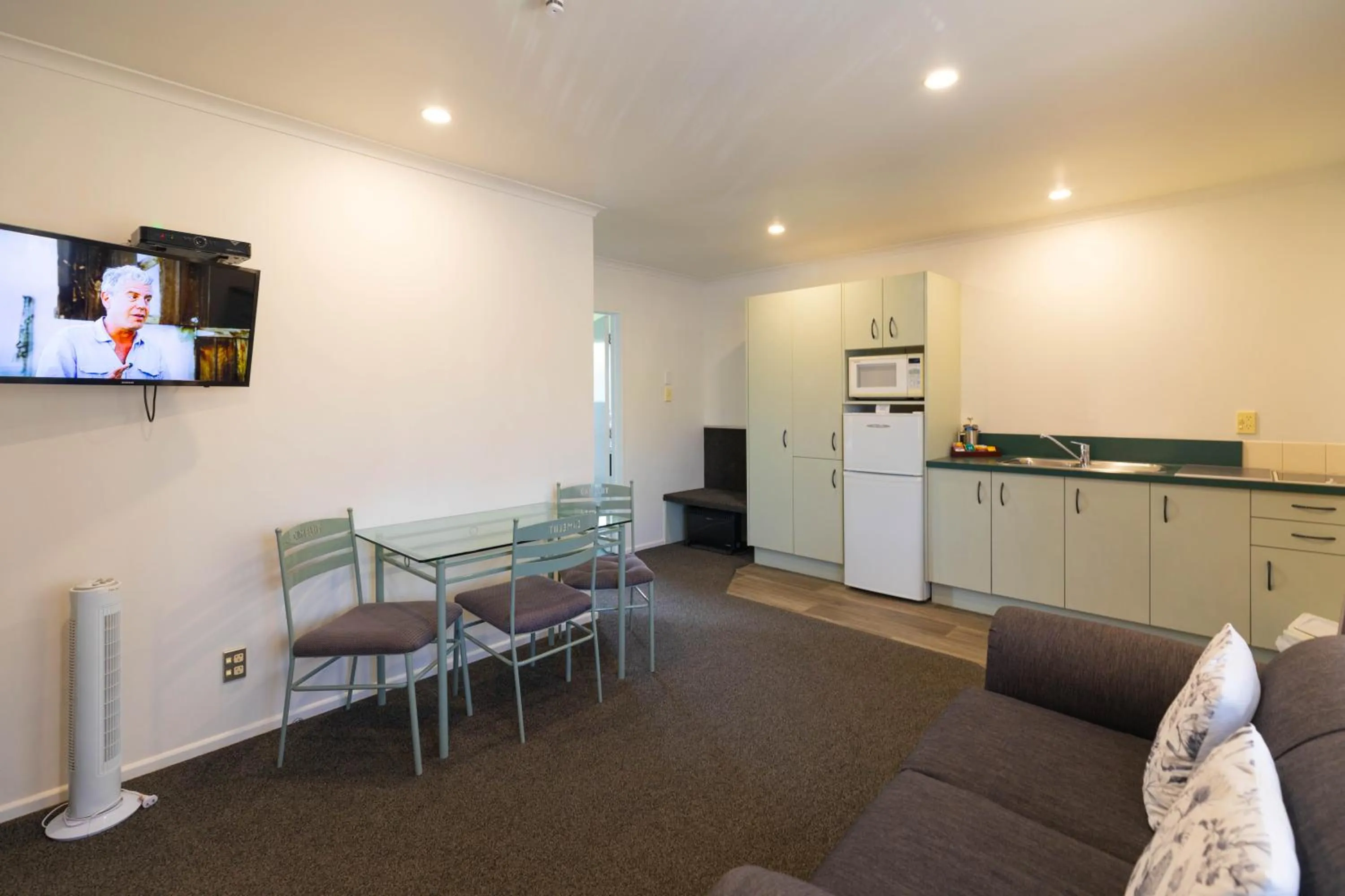 Living room in Camelot Motor Lodge and Conference Centre