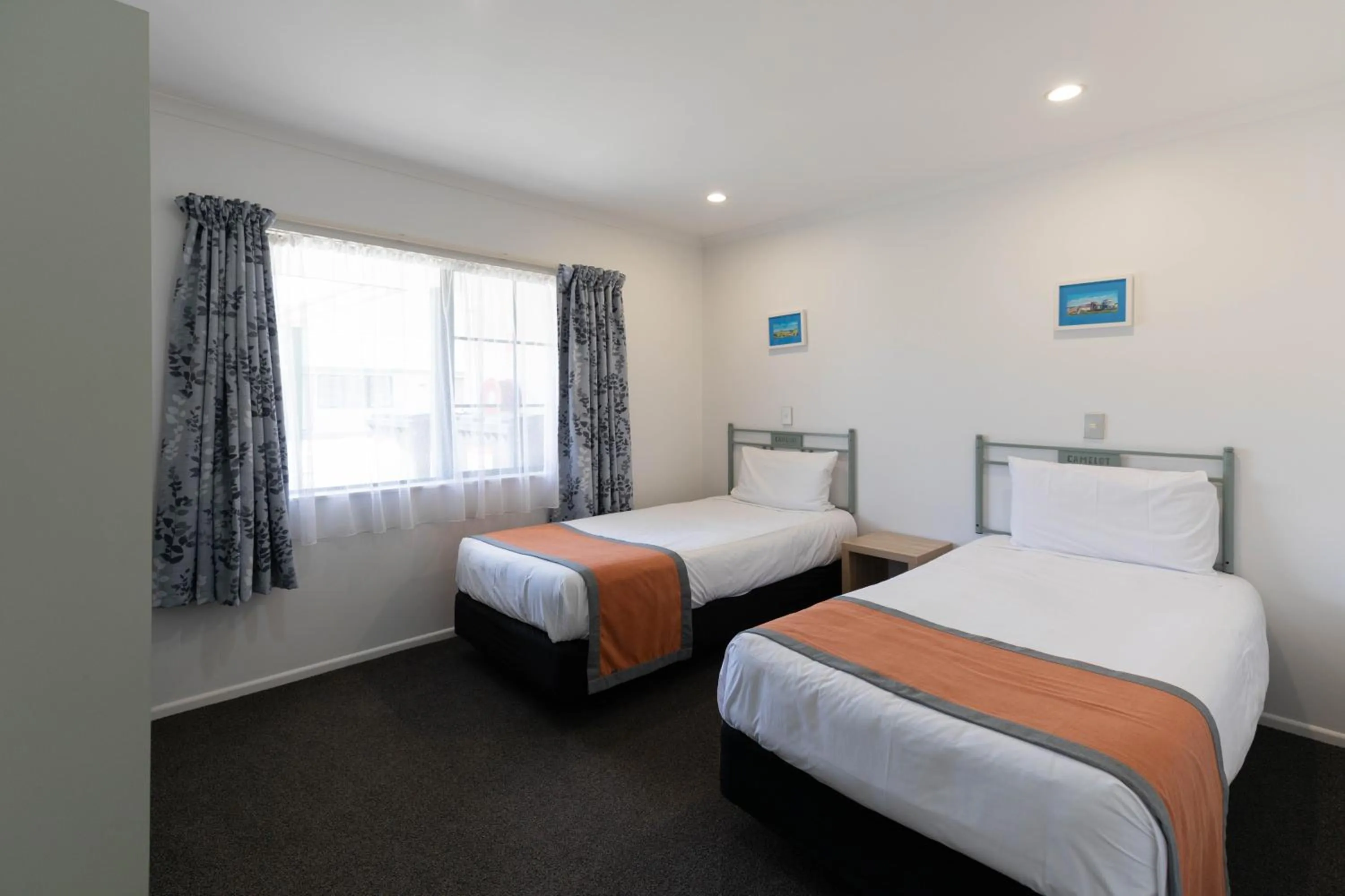 Bedroom, Bed in Camelot Motor Lodge and Conference Centre