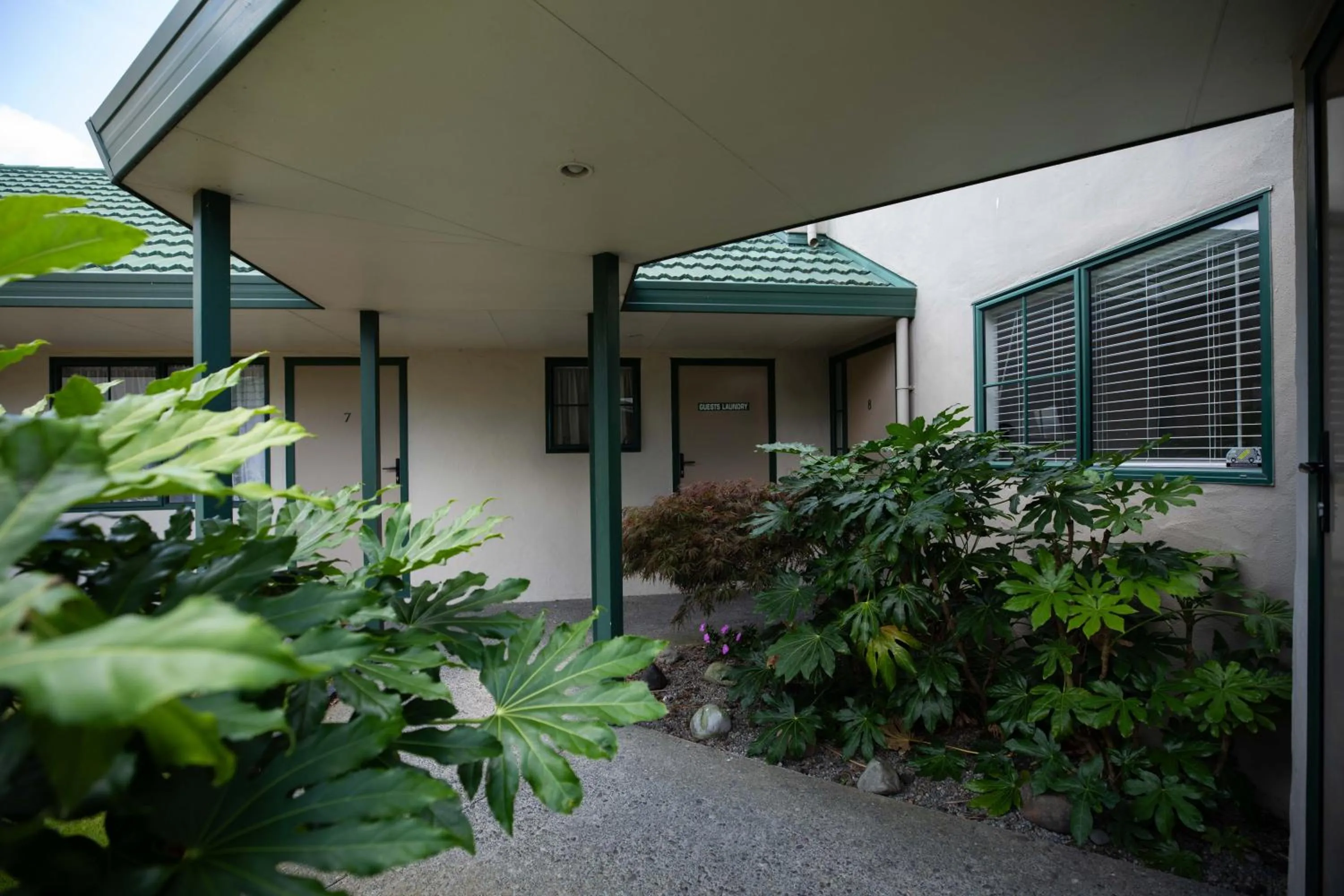 Garden in Camelot Motor Lodge and Conference Centre