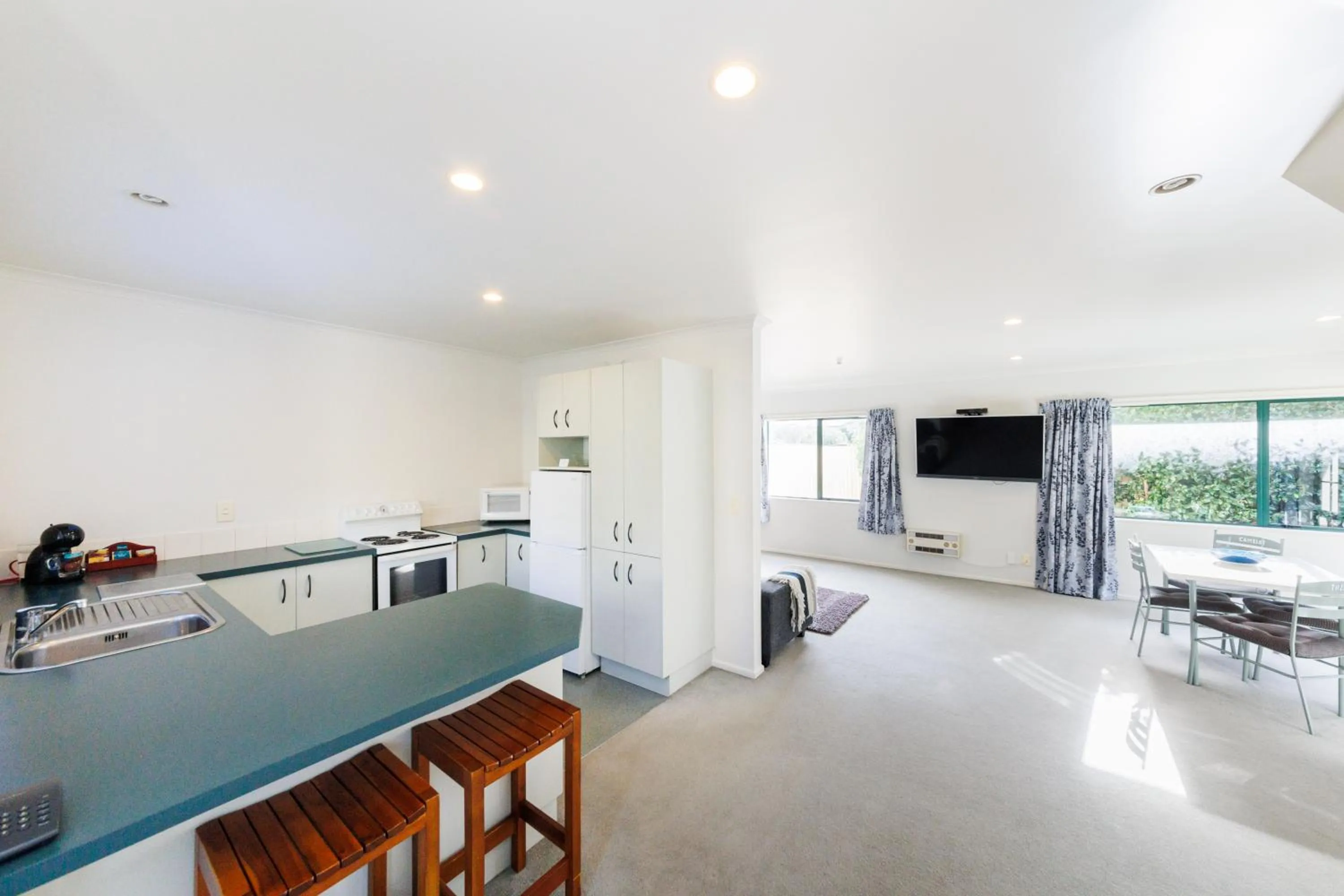 minibar in Camelot Motor Lodge and Conference Centre