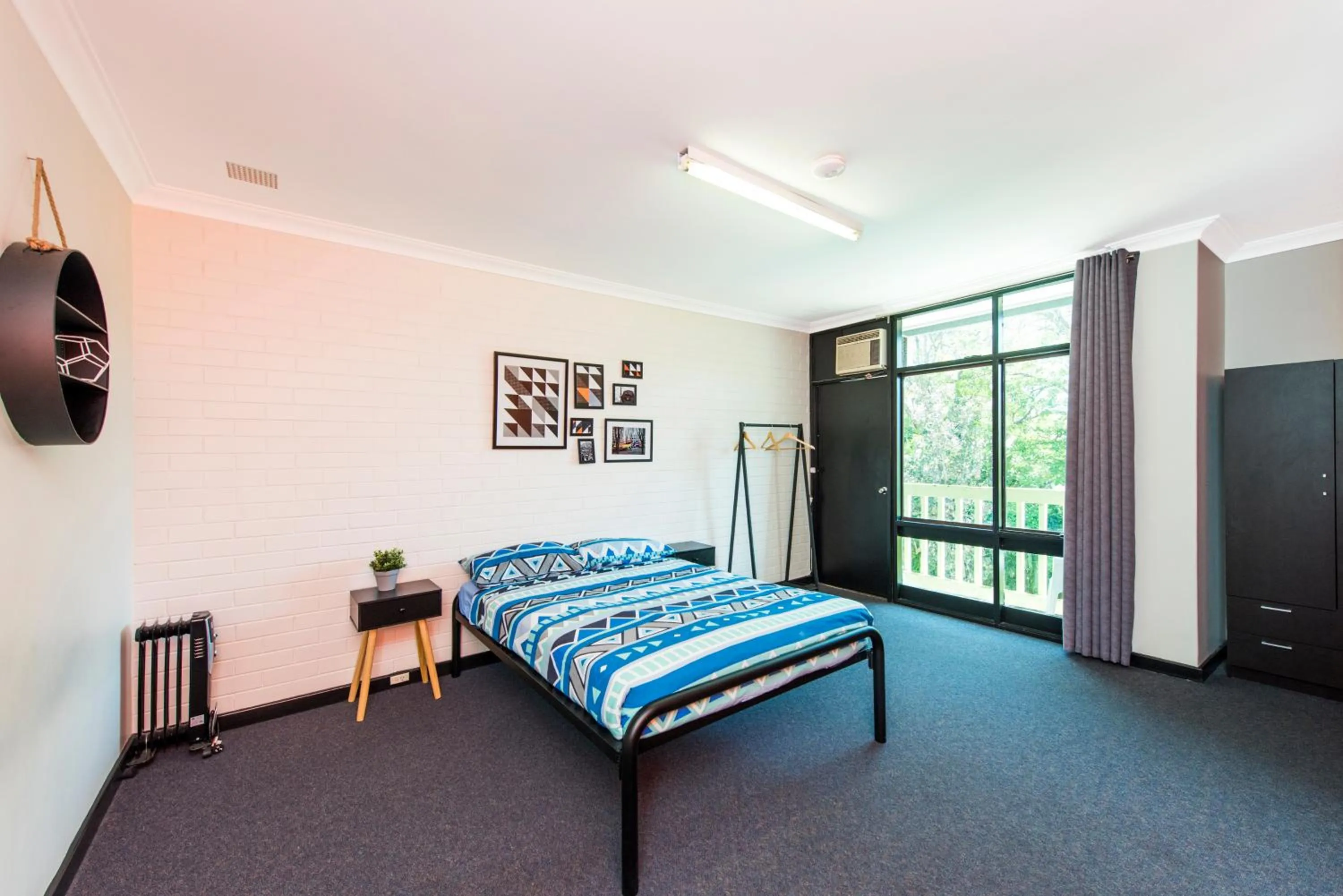 Photo of the whole room, Bed in Billabong Backpackers Resort