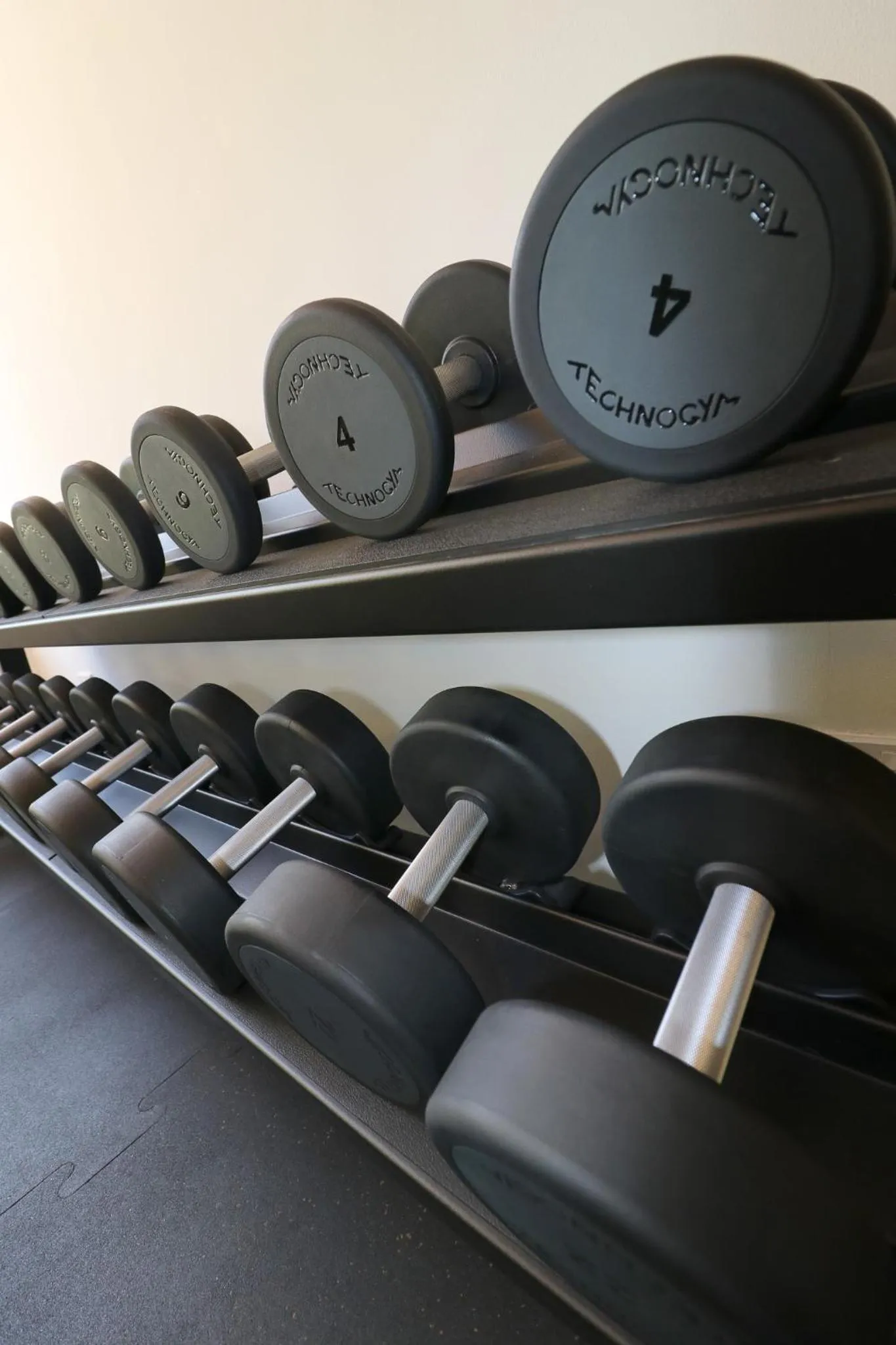 Fitness centre/facilities in Yaya Hotel & Apartments