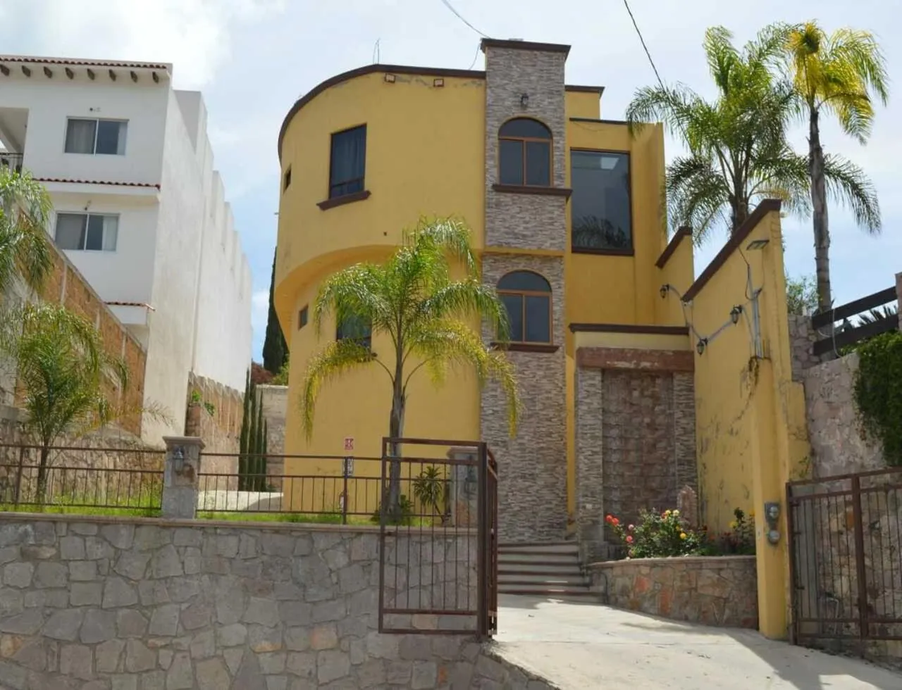 Property building in Hotel Guadalupe Bernal