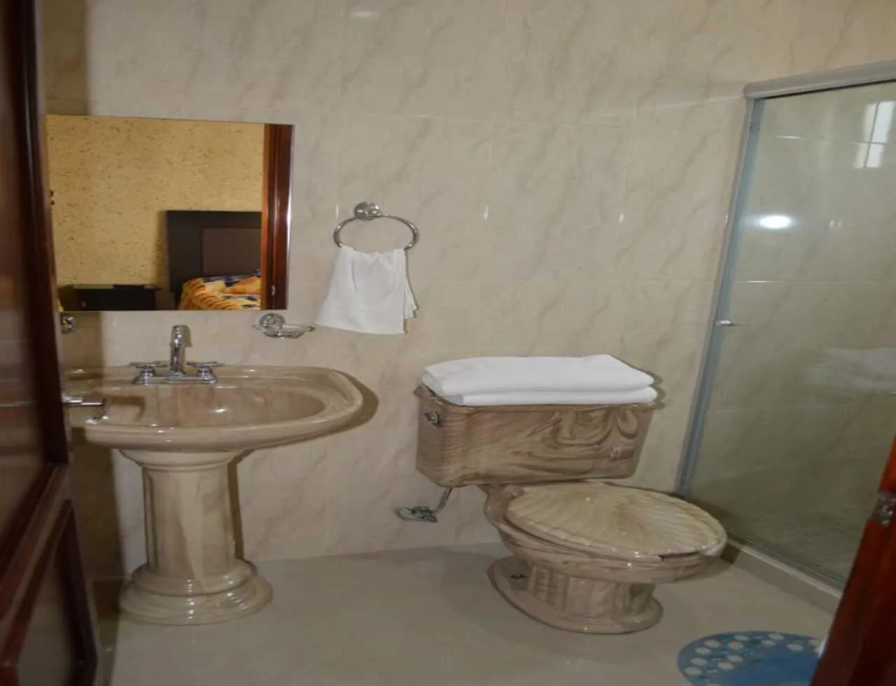 Bathroom in Hotel Guadalupe Bernal