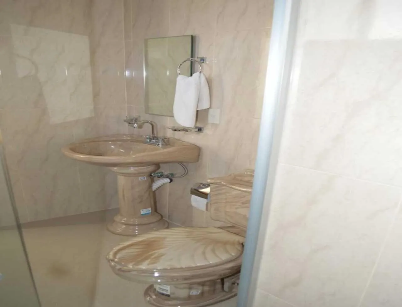 Bathroom in Hotel Guadalupe Bernal