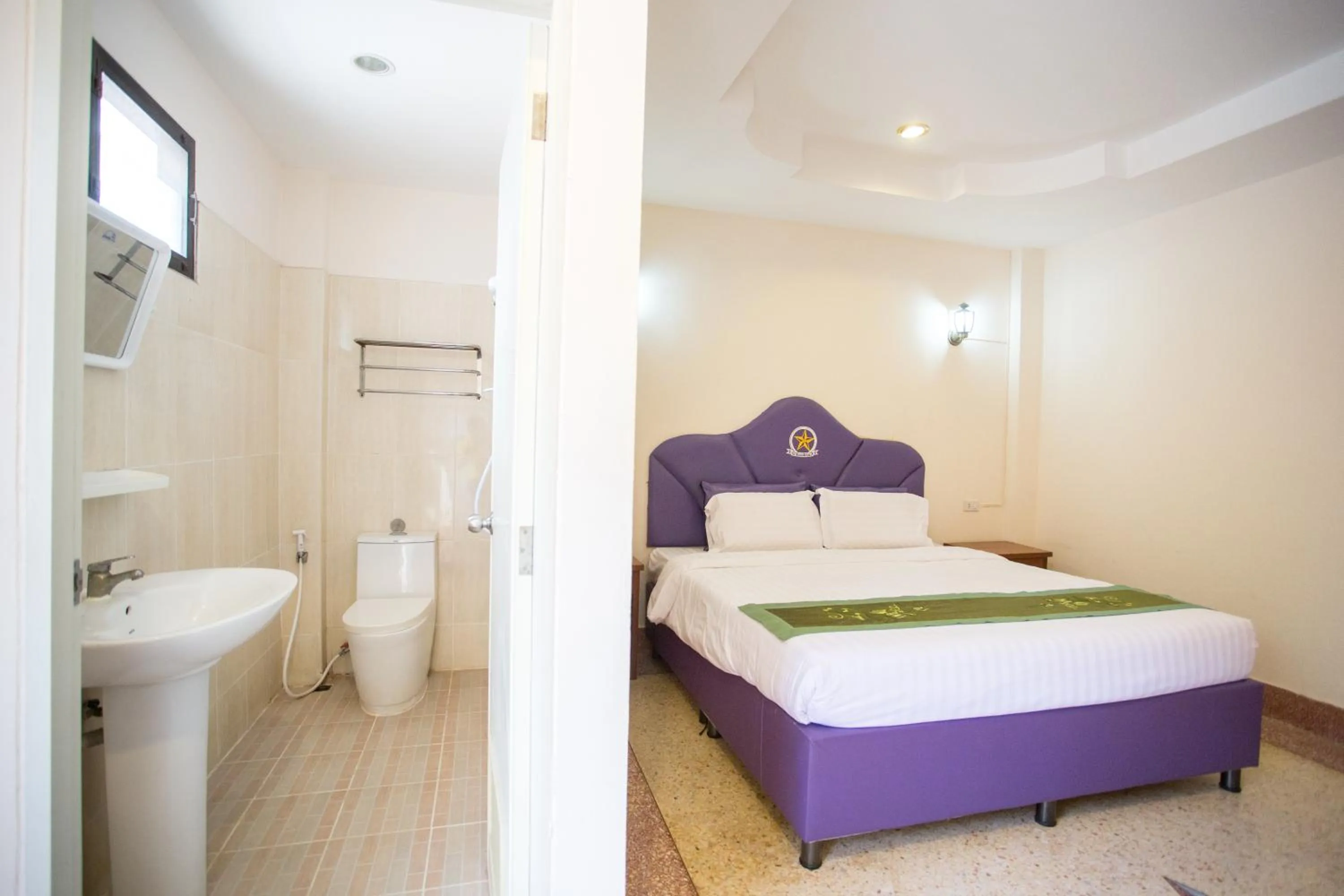 Bathroom, Bed in The Star Hotel