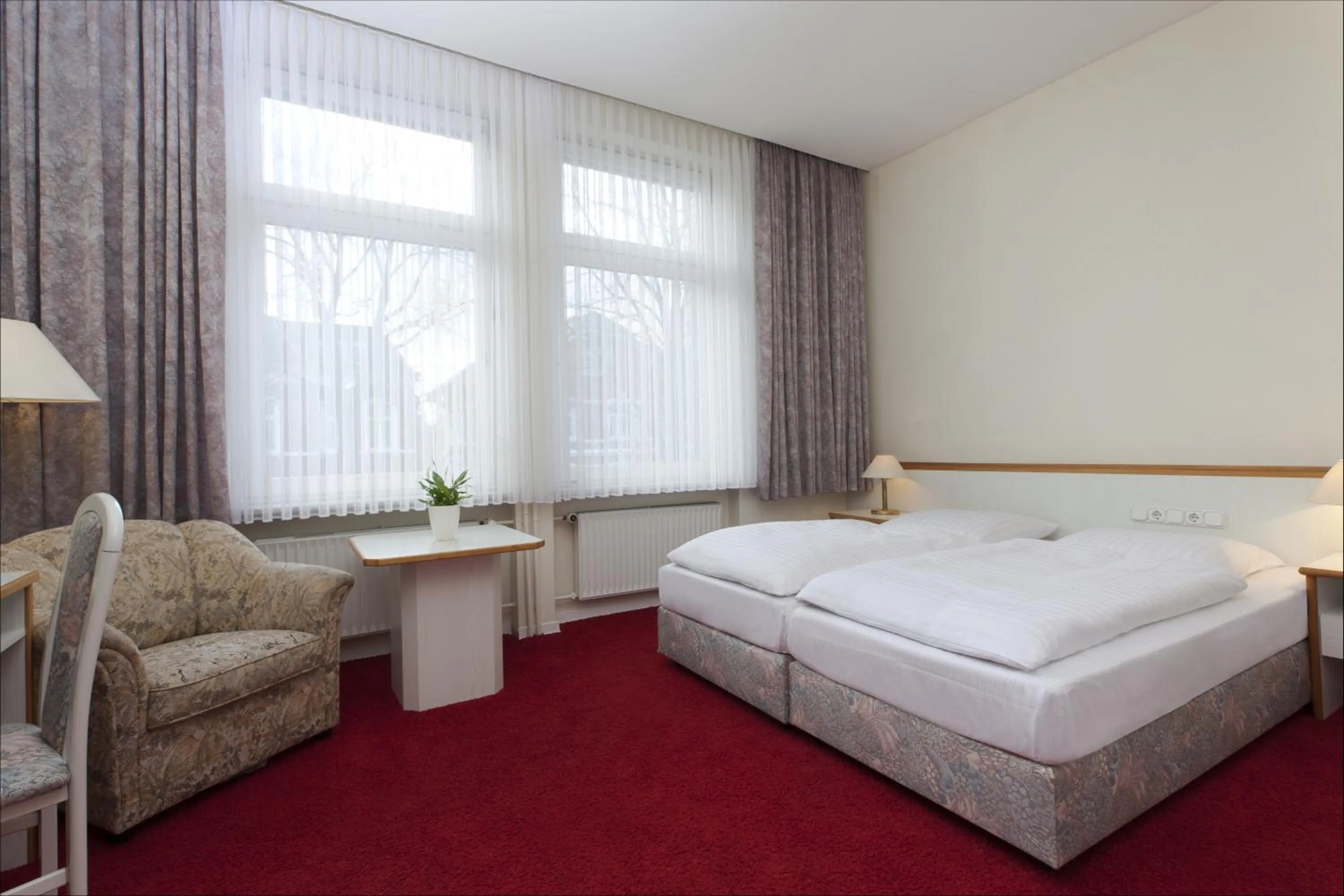 Photo of the whole room, Bed in Gästehaus Kaiserhof Lübeck