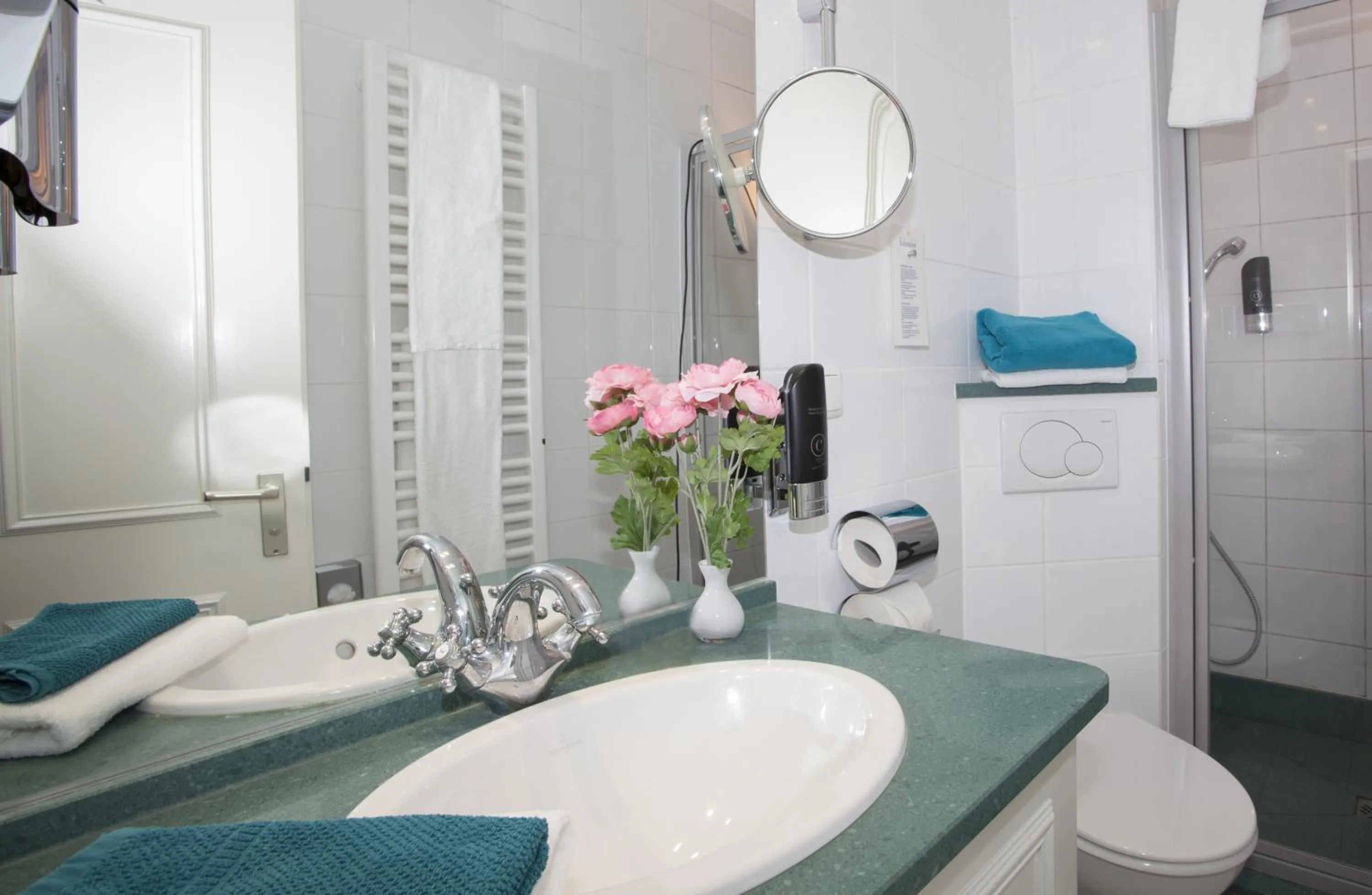 Bathroom in Gästehaus Kaiserhof Lübeck