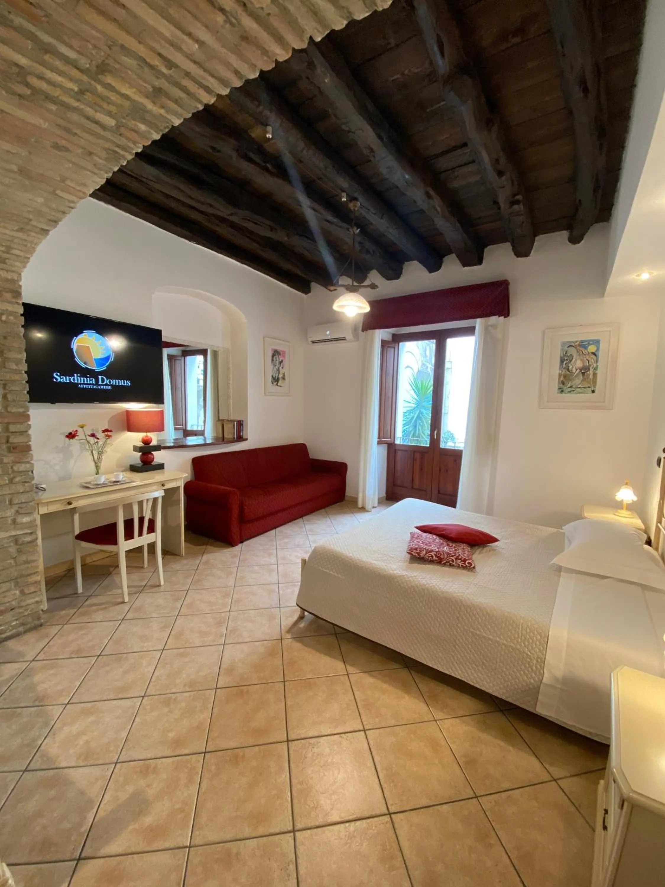 Photo of the whole room, Bed in Sardinia Domus