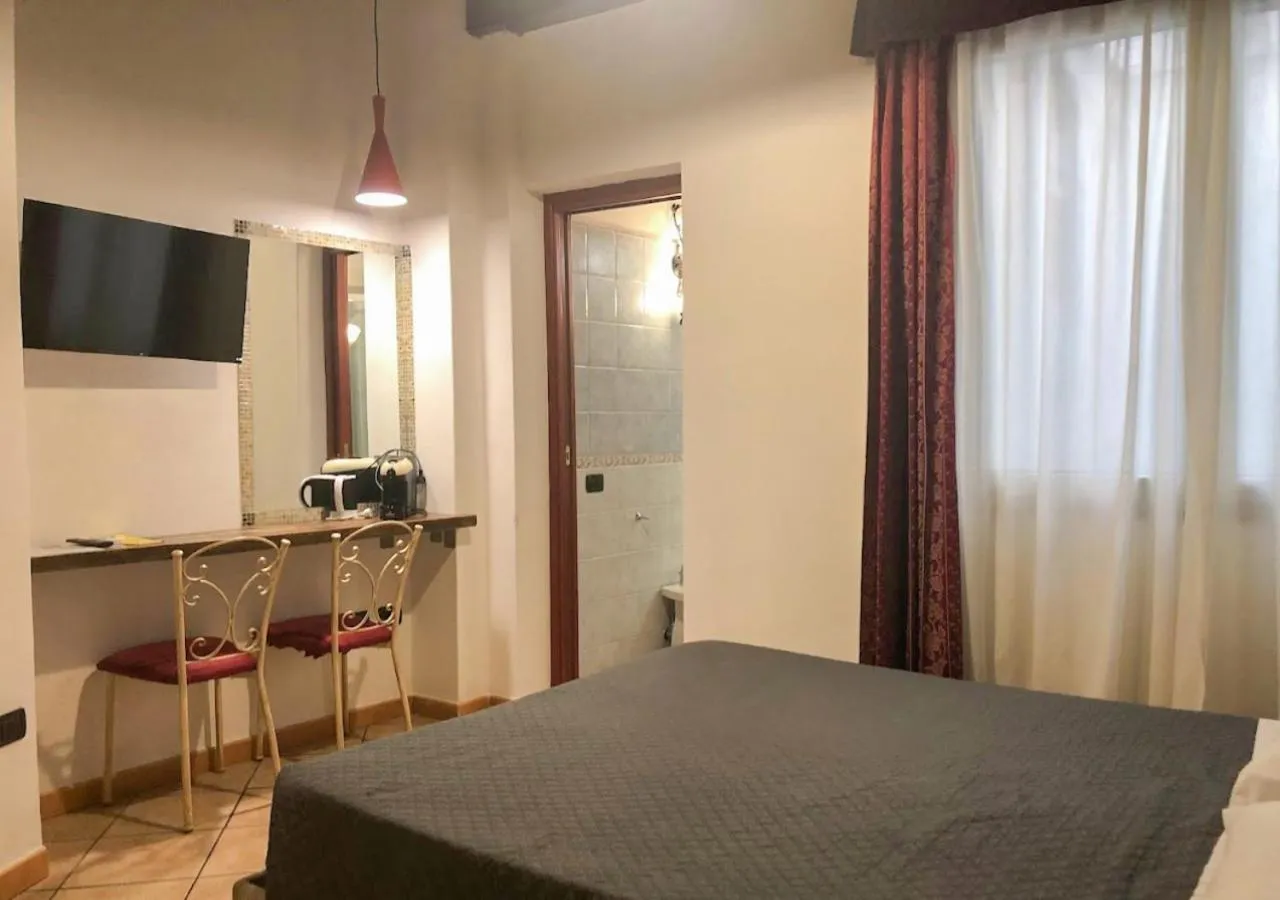 Photo of the whole room, Bed in Sardinia Domus