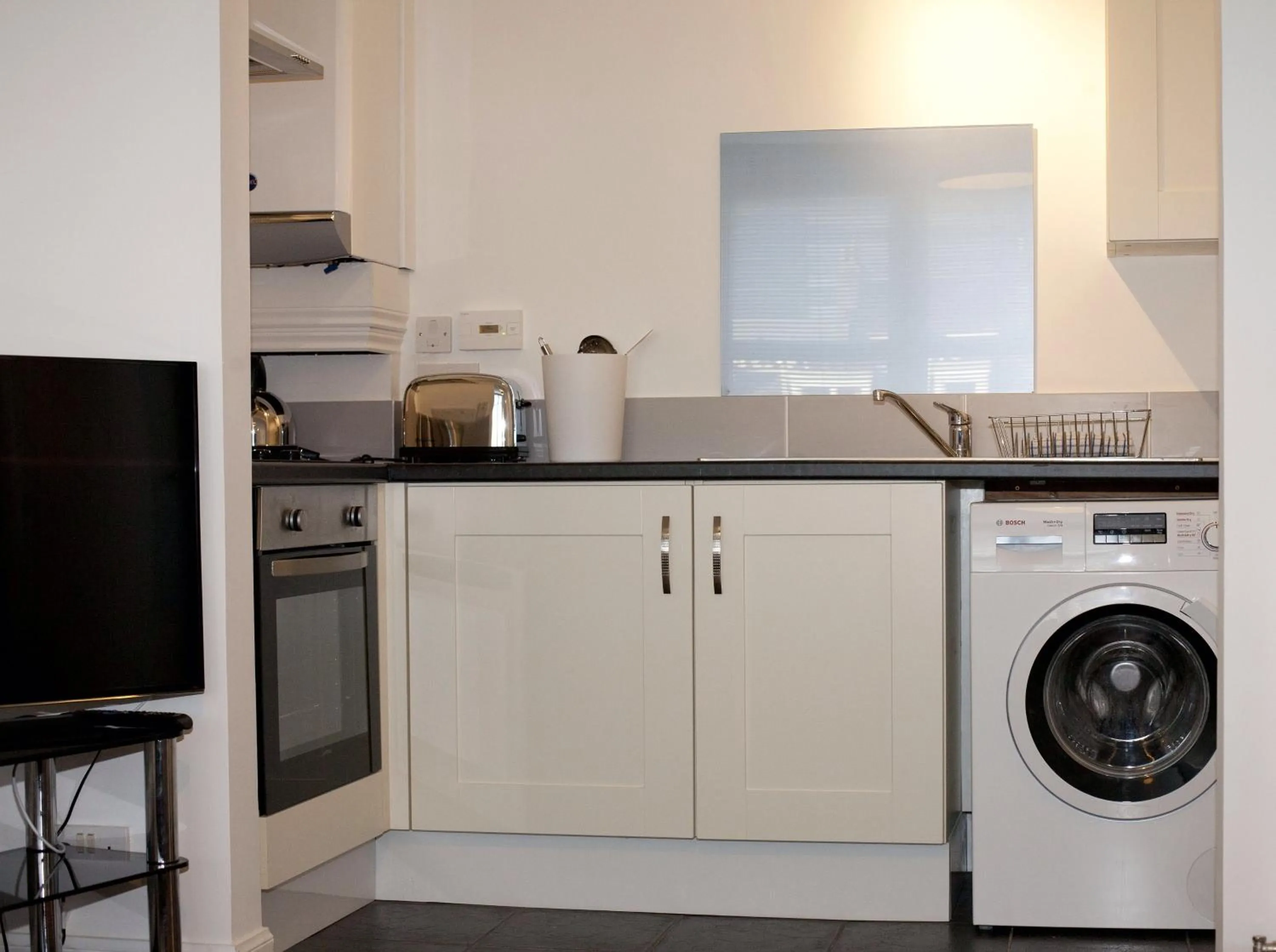 Kitchen or kitchenette in Aberdeen Serviced Apartments: Charlotte street