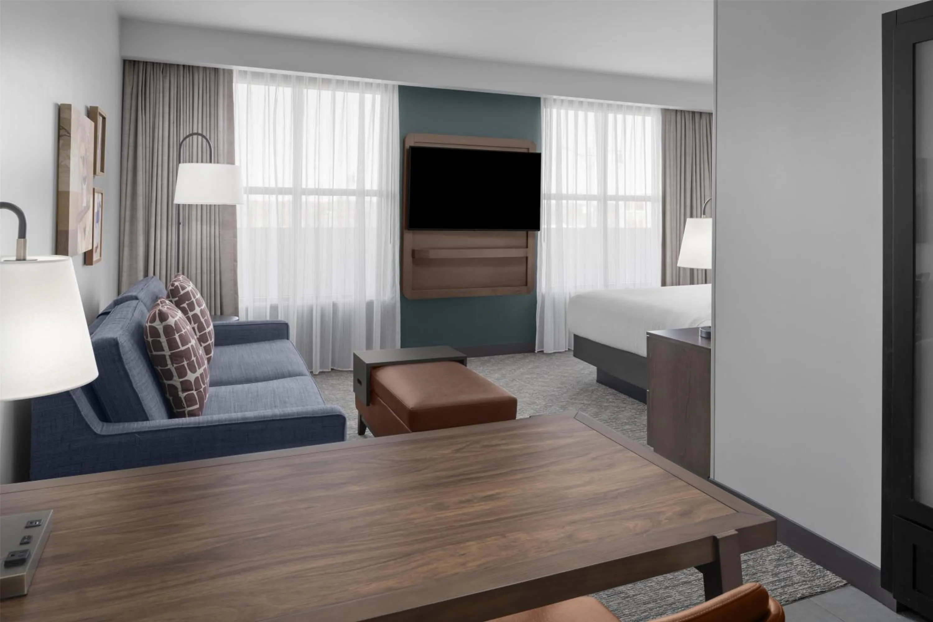 Living room, Bed in Embassy Suites by Hilton Tuscaloosa Alabama Downtown