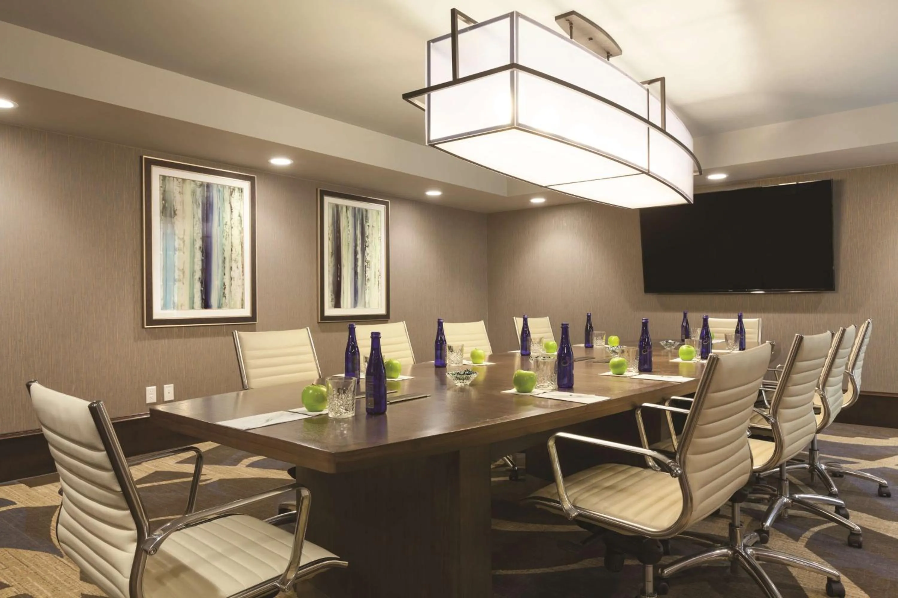 Meeting/conference room in Embassy Suites Saratoga Springs