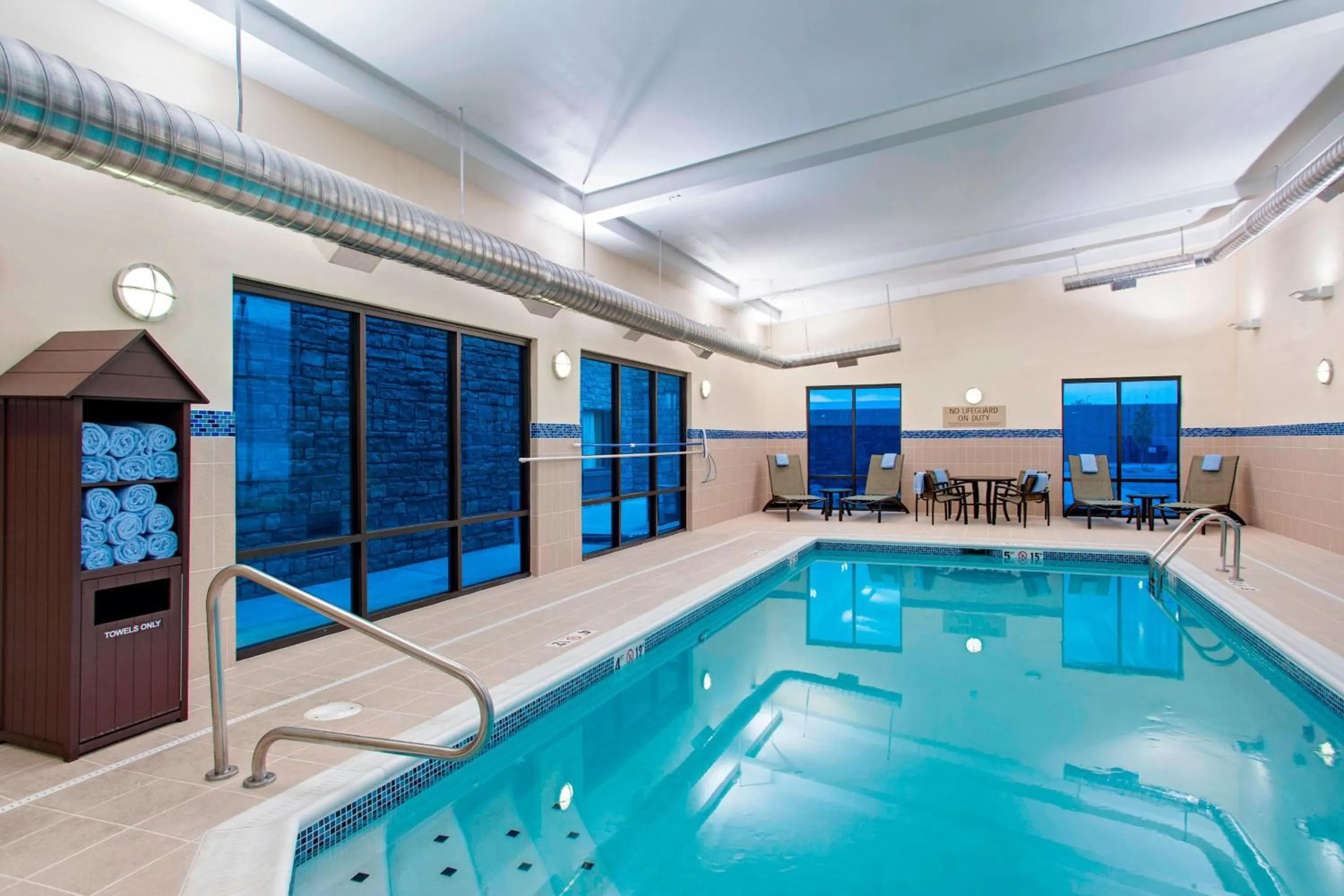 Swimming pool in TownePlace Suites by Marriott Billings