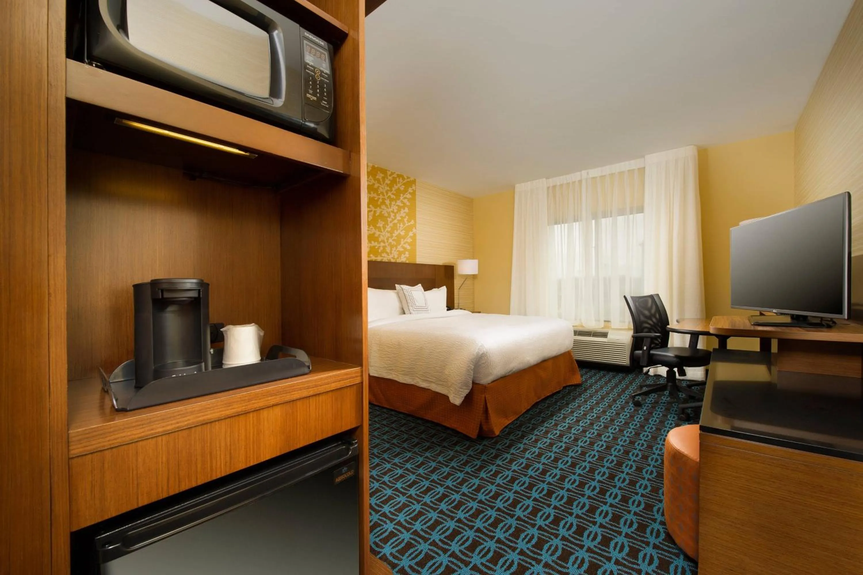 Photo of the whole room, Bed in Fairfield Inn & Suites by Marriott Arundel Mills BWI Airport