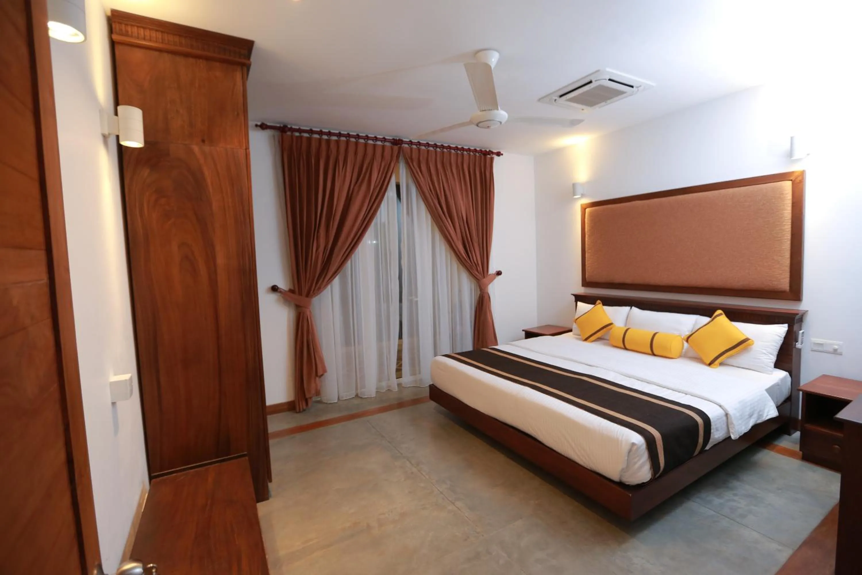 Bedroom, Bed in Refresh Hotel Hikkaduwa
