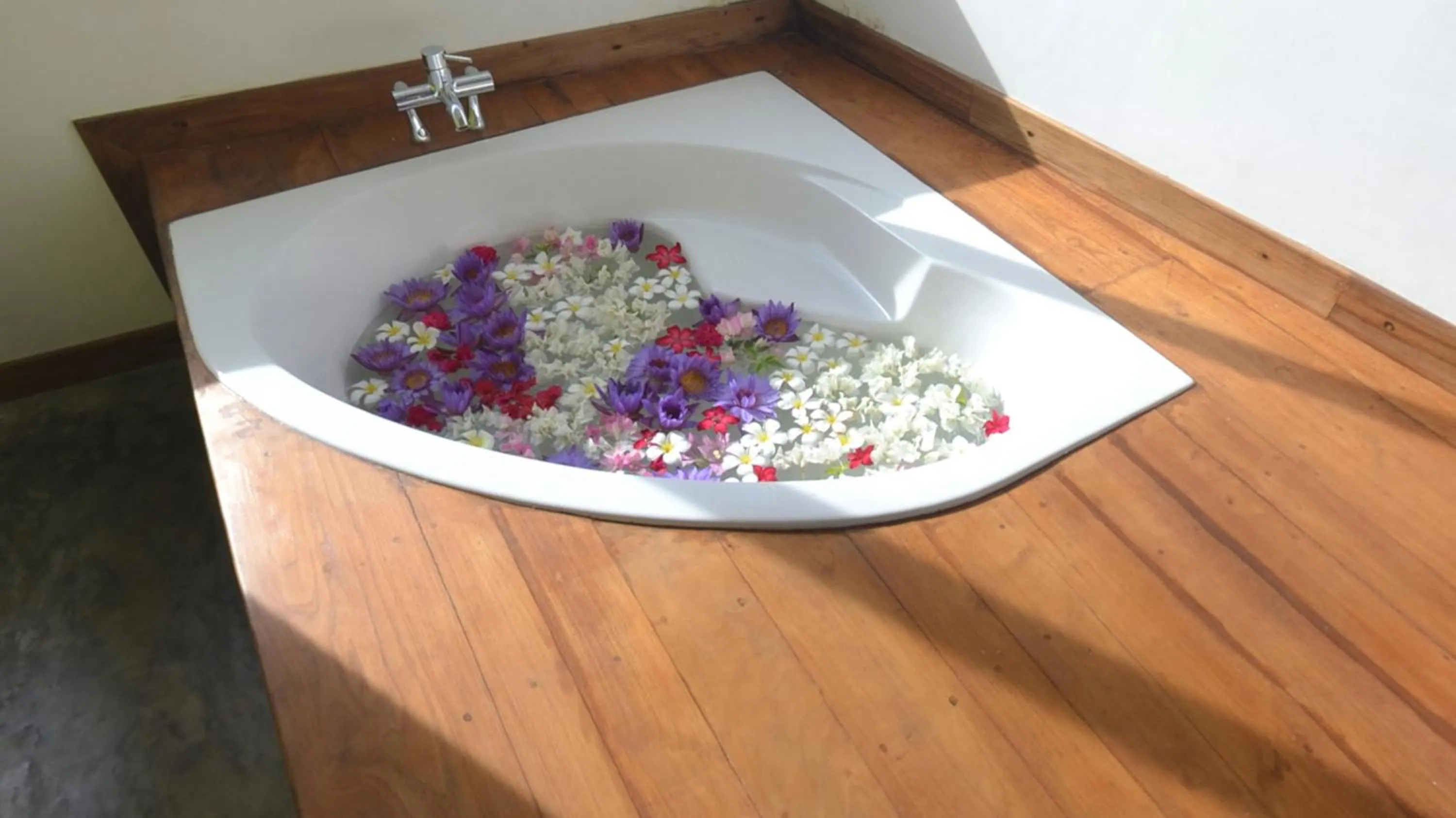 Bathroom in Refresh Hotel Hikkaduwa