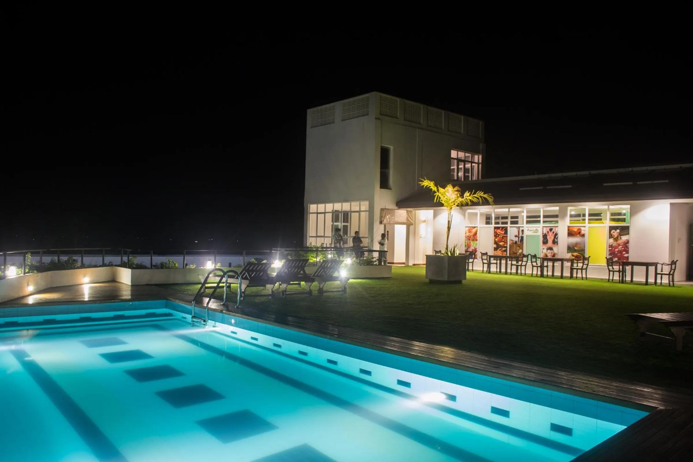 Pool view in Refresh Hotel Hikkaduwa