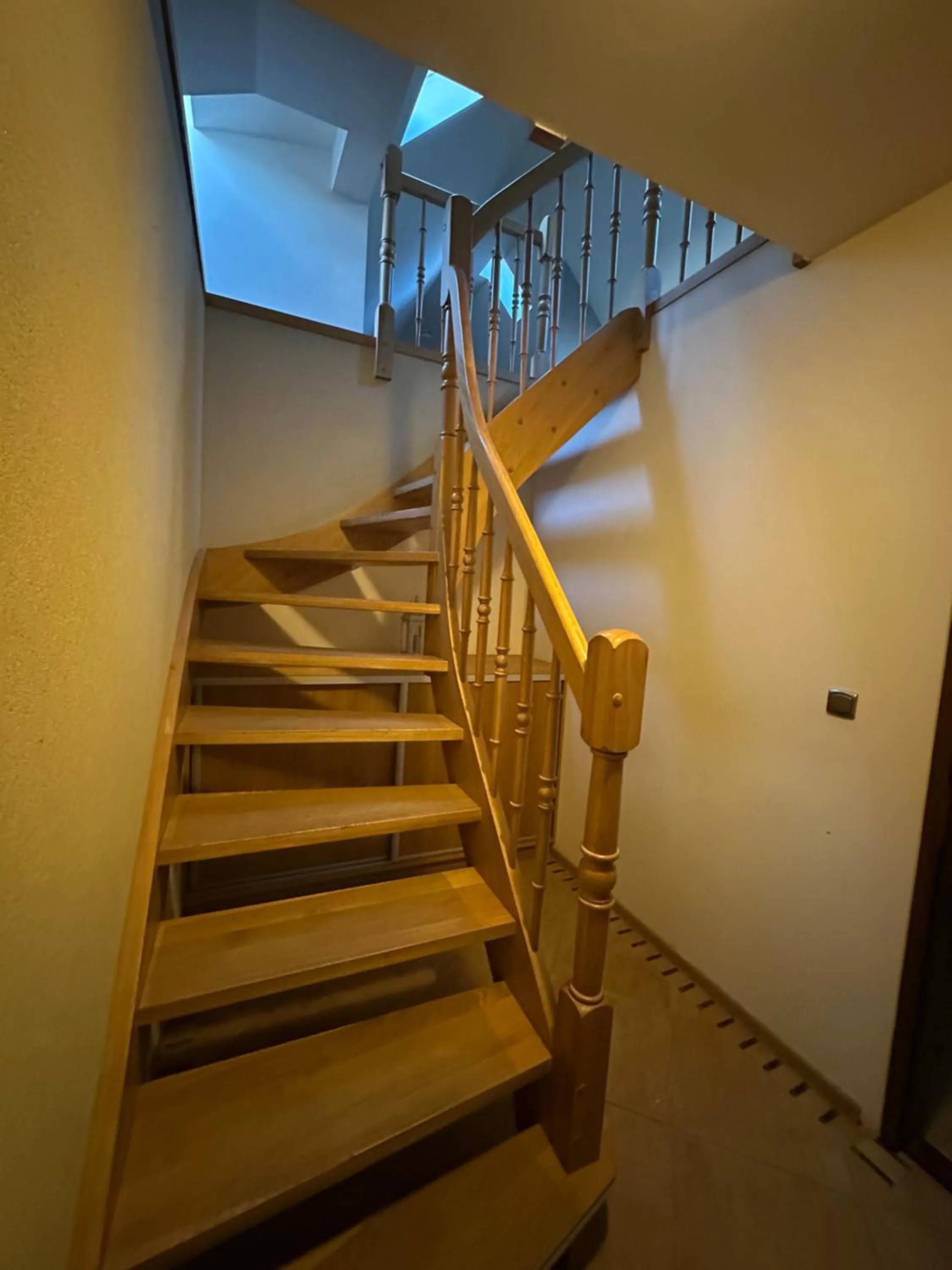 Photo of the whole room in Artemis