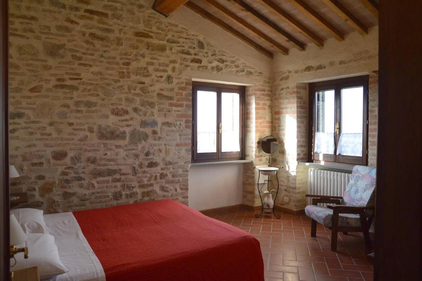 Photo of the whole room, Bed in Maestà delle Quattro Chiavi