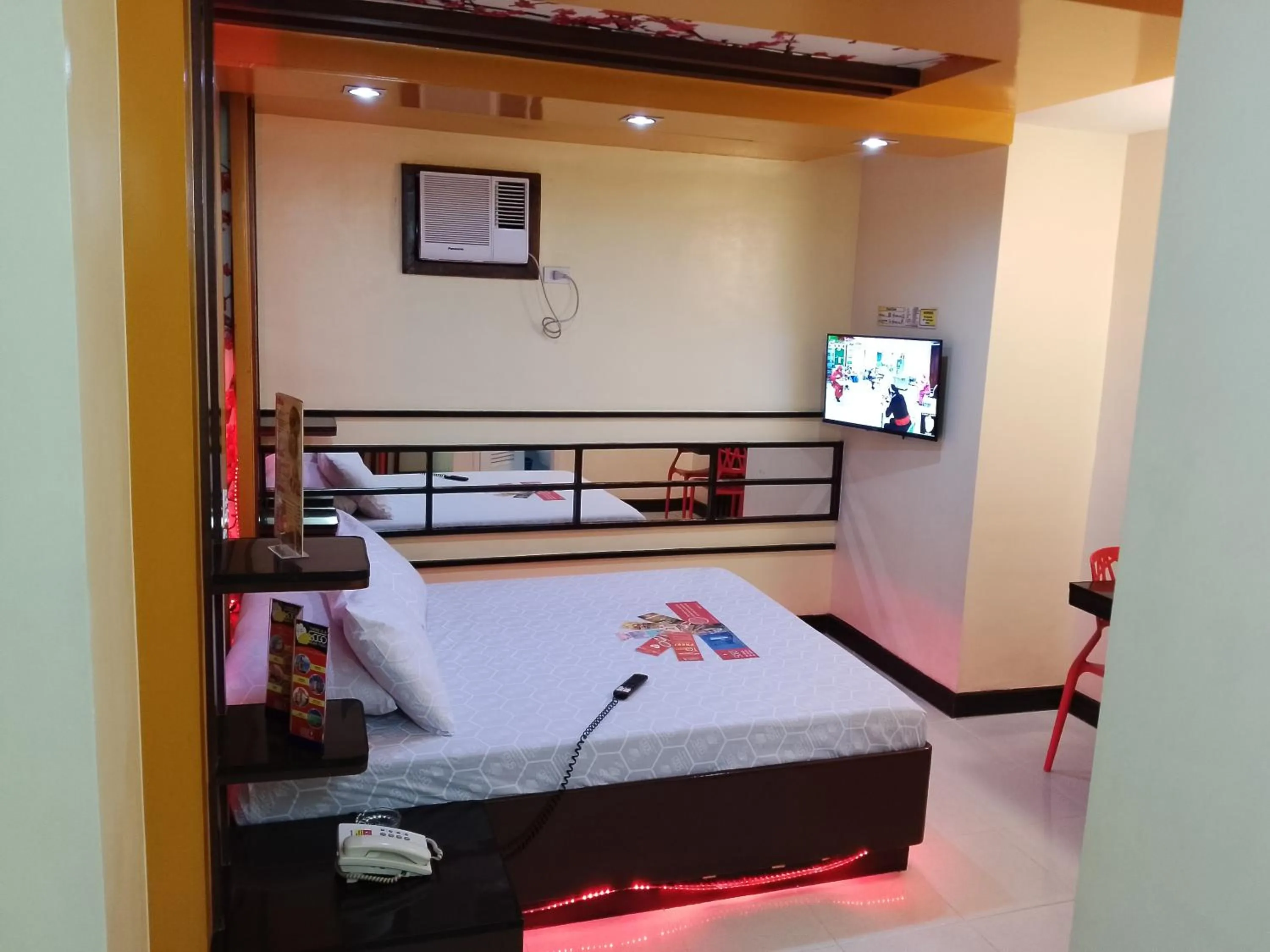 Bedroom, Bed in Hotel Sogo - EDSA, Pasay Harrison