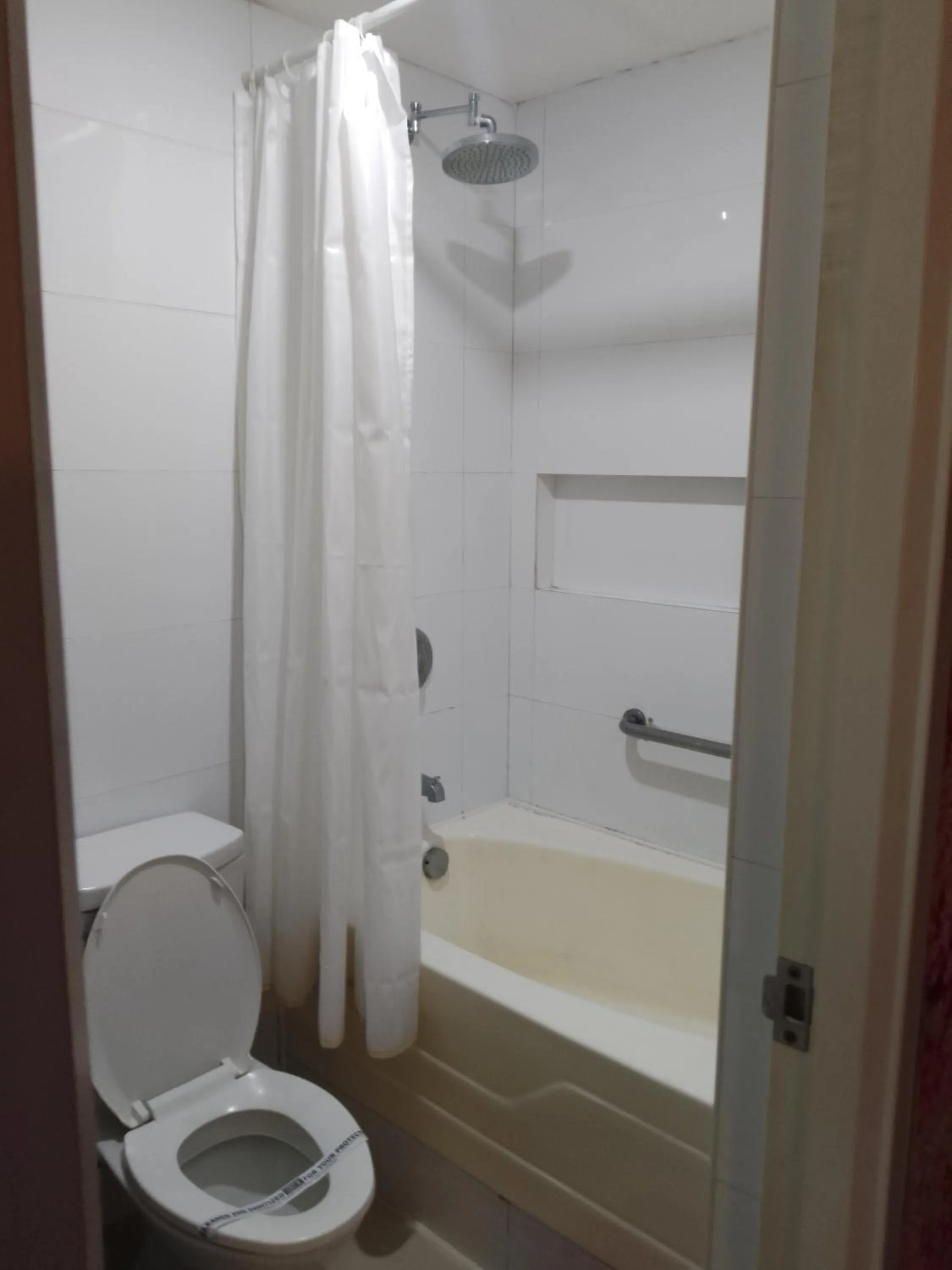 Bathroom in Hotel Sogo - EDSA, Pasay Harrison