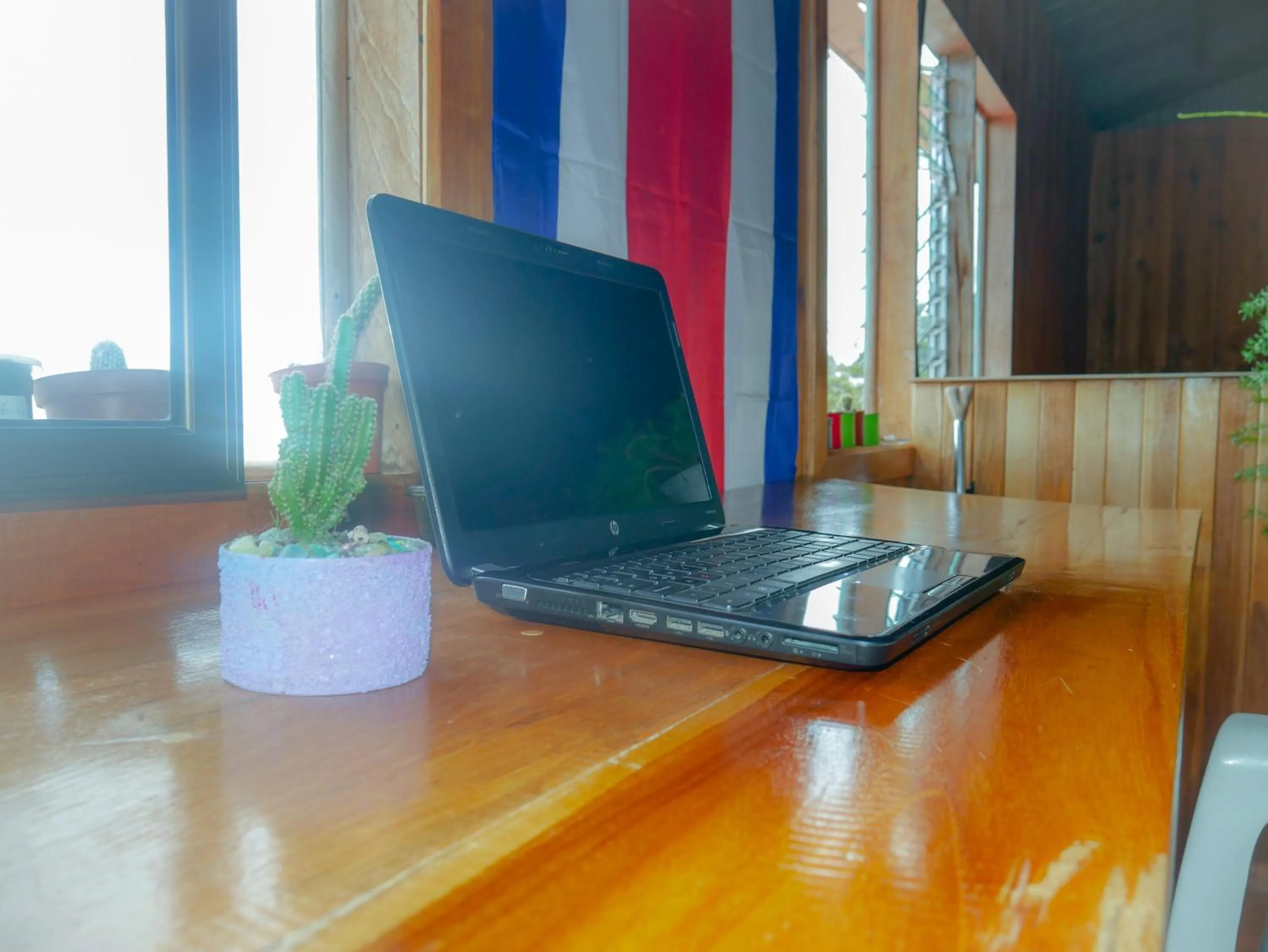 Communal lounge/ TV room in Monte Los Lirios Lodge