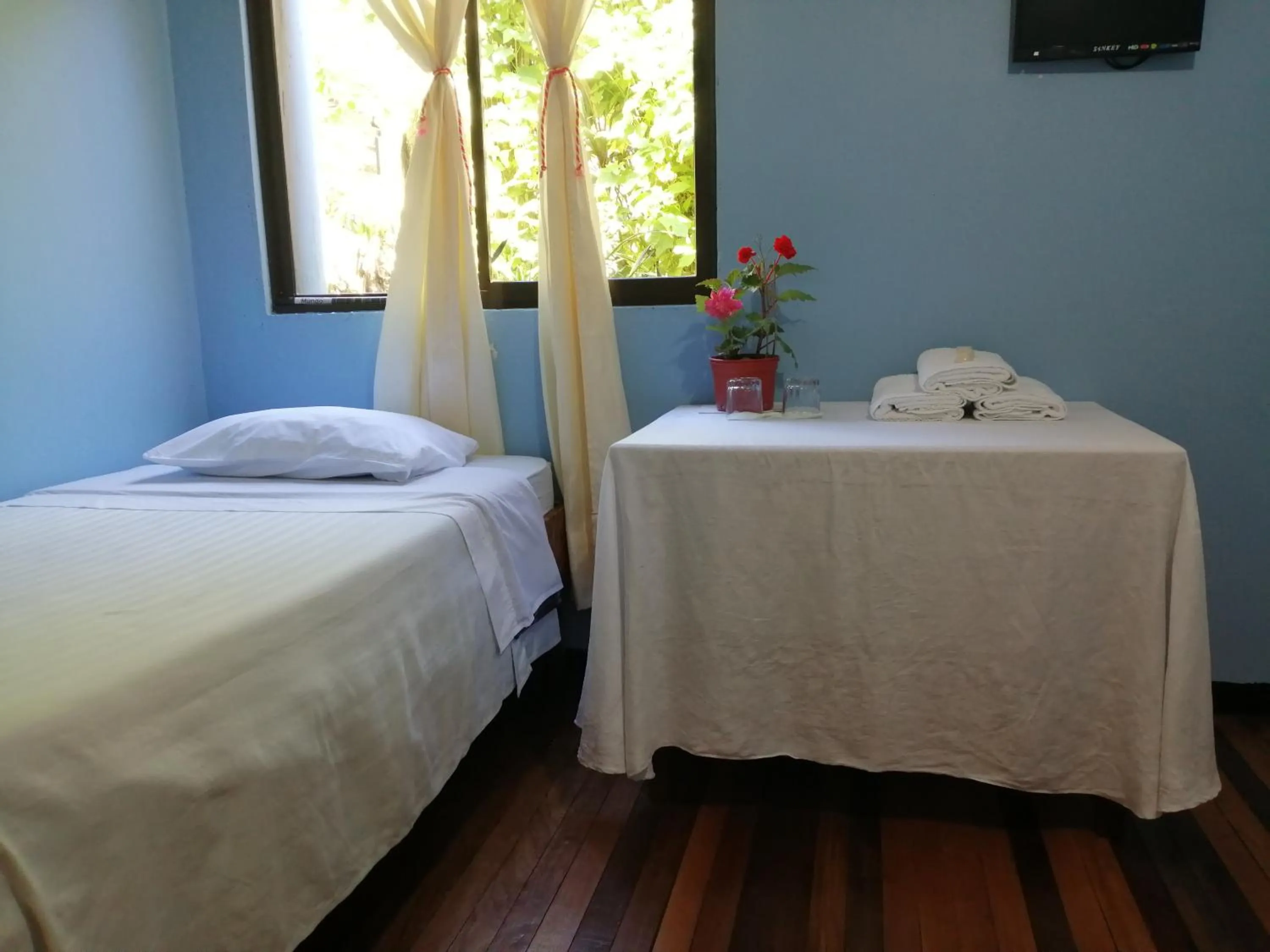 Bed in Monte Los Lirios Lodge