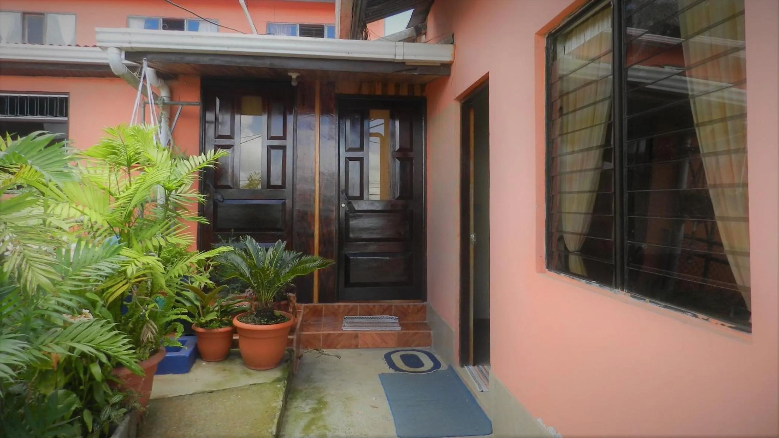 Facade/entrance in Monte Los Lirios Lodge
