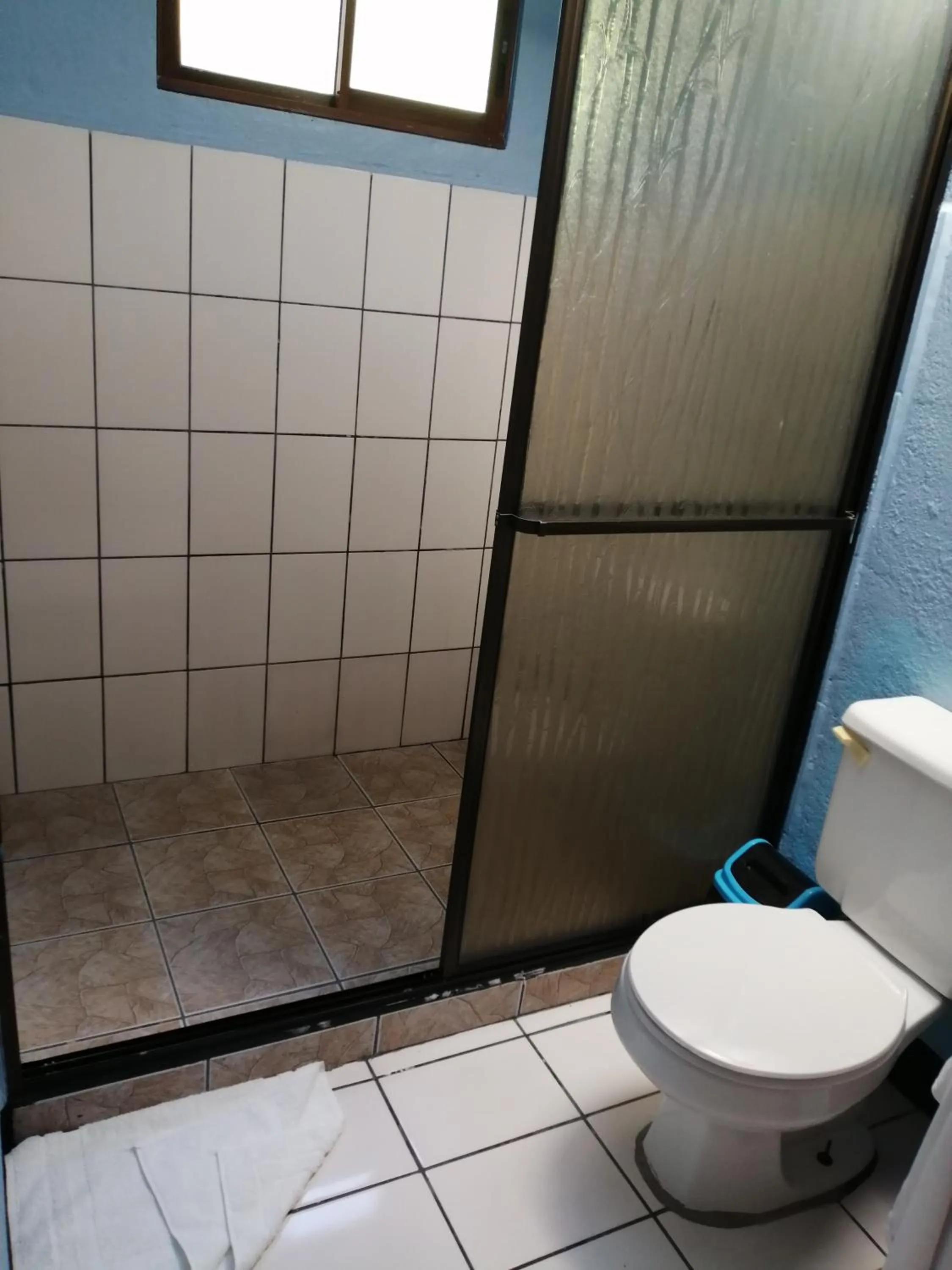 Bathroom in Monte Los Lirios Lodge