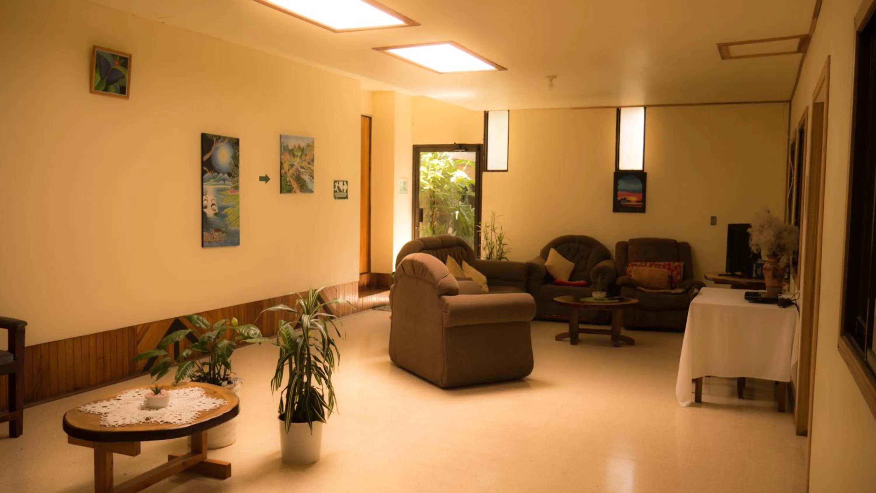 Living room in Monte Los Lirios Lodge
