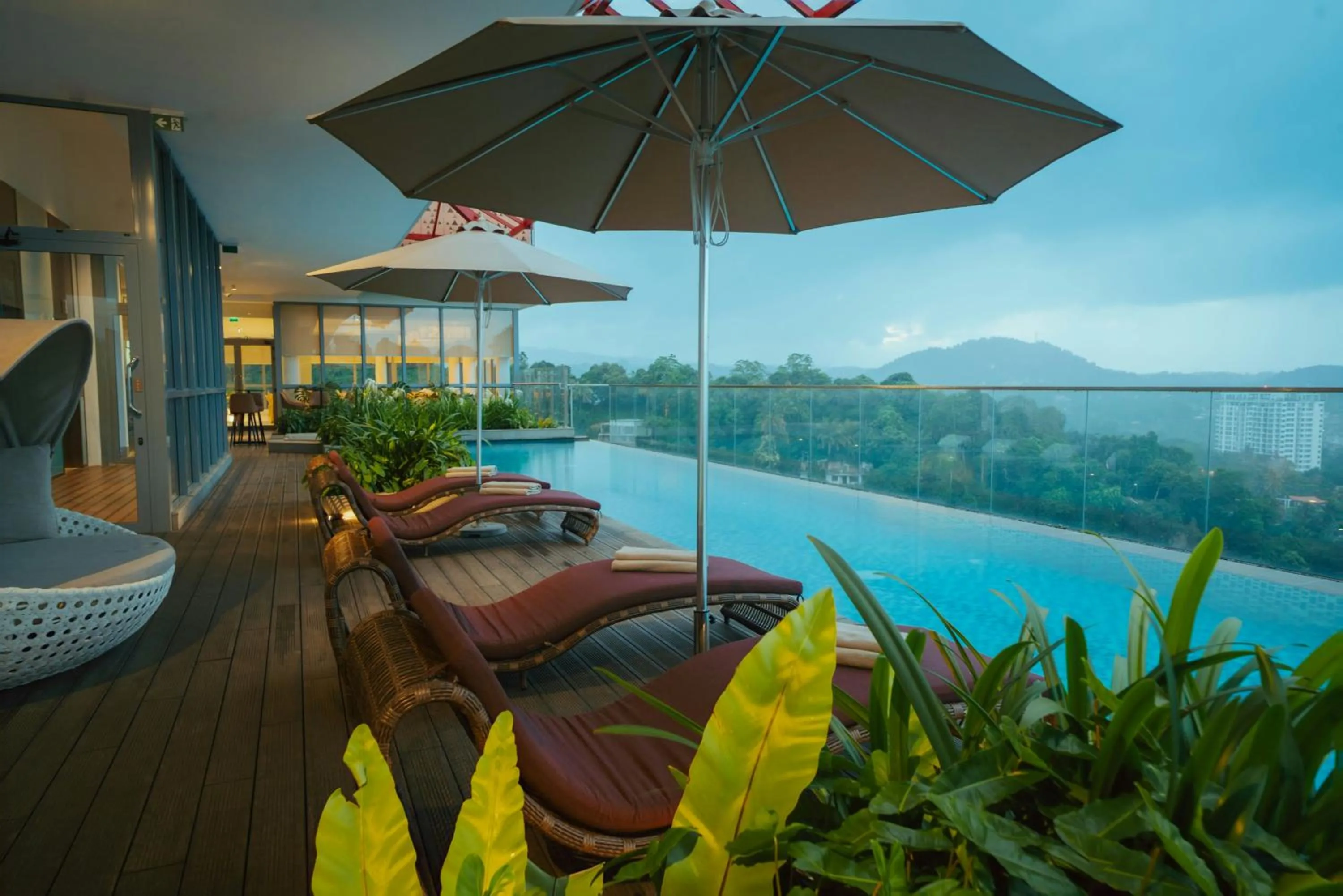 Swimming pool in Kandy Myst by Cinnamon