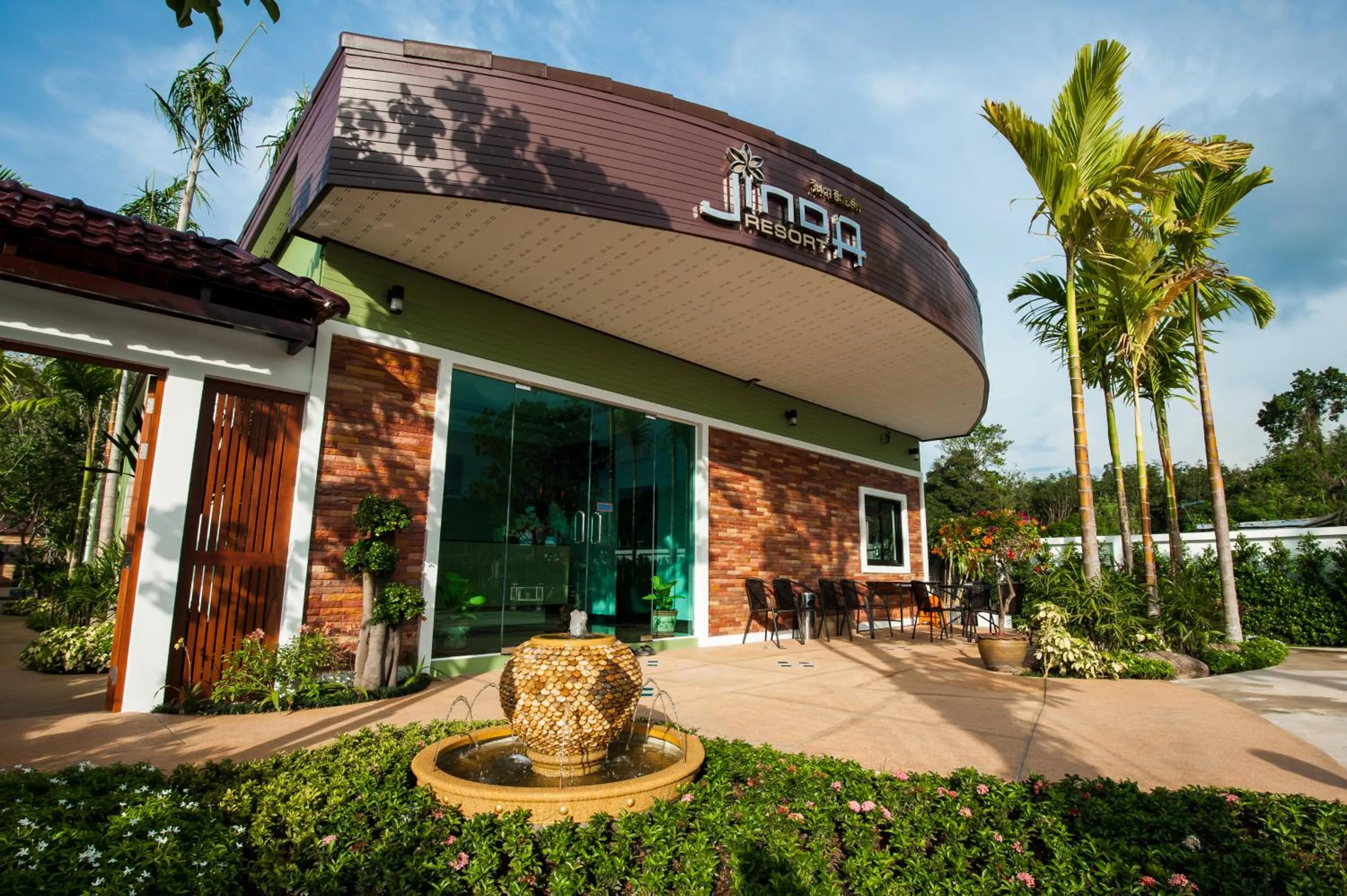 Facade/entrance in Jinda Resort