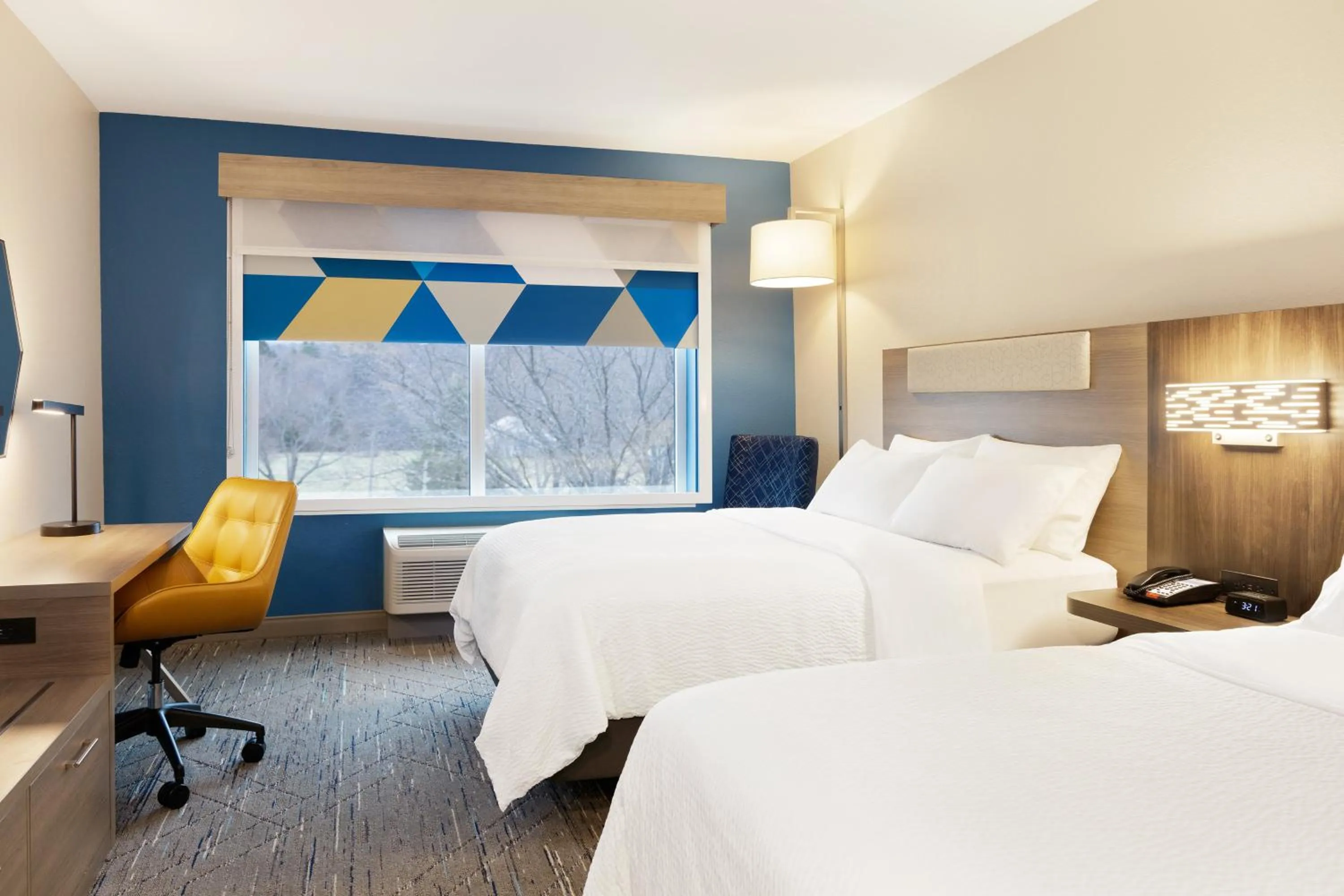 Photo of the whole room, Bed in Holiday Inn Express & Suites Charlotte North by IHG