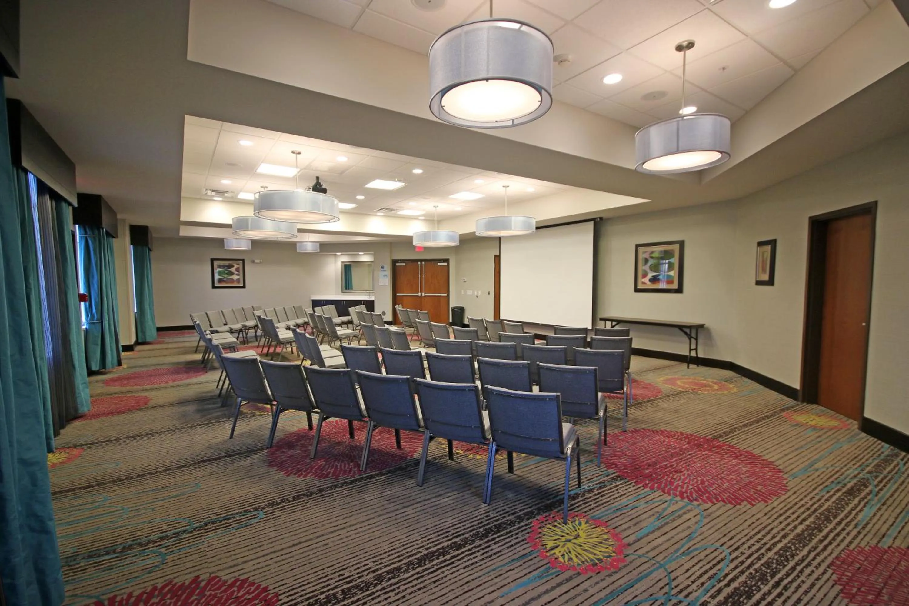 Meeting/conference room in Holiday Inn Express & Suites Charlotte North by IHG