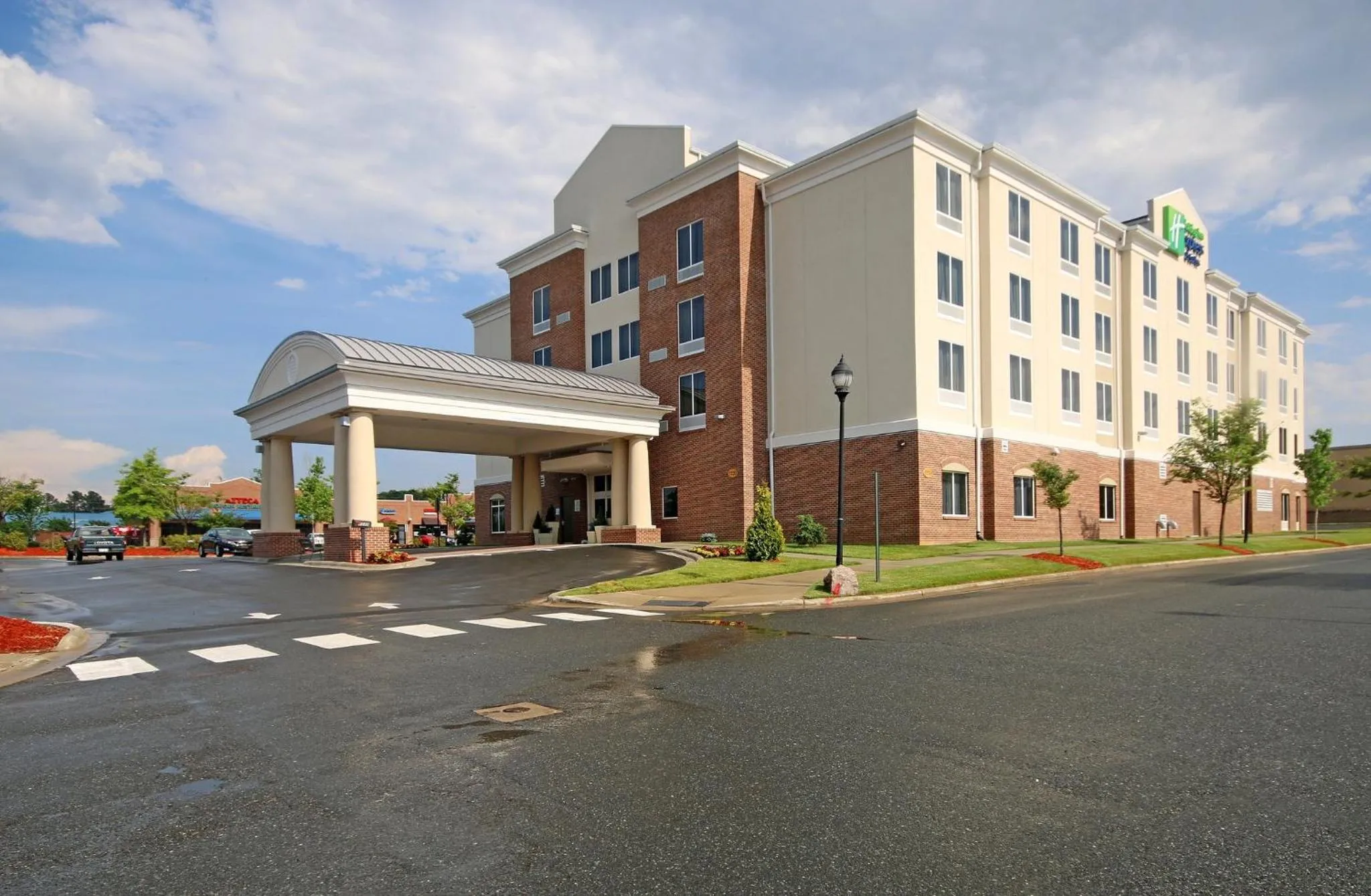 Property building in Holiday Inn Express & Suites Charlotte North by IHG