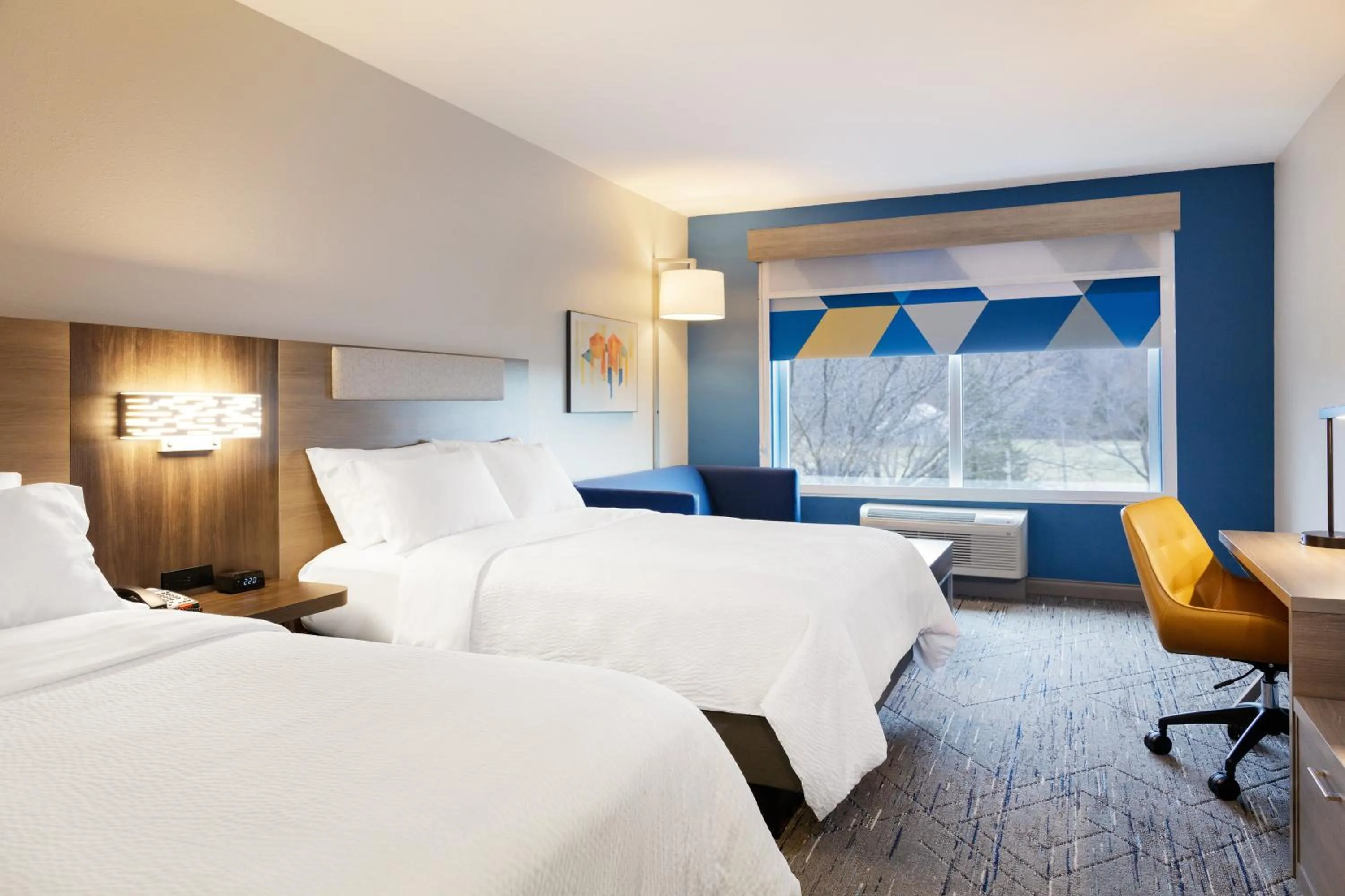 Photo of the whole room, Bed in Holiday Inn Express & Suites Charlotte North by IHG
