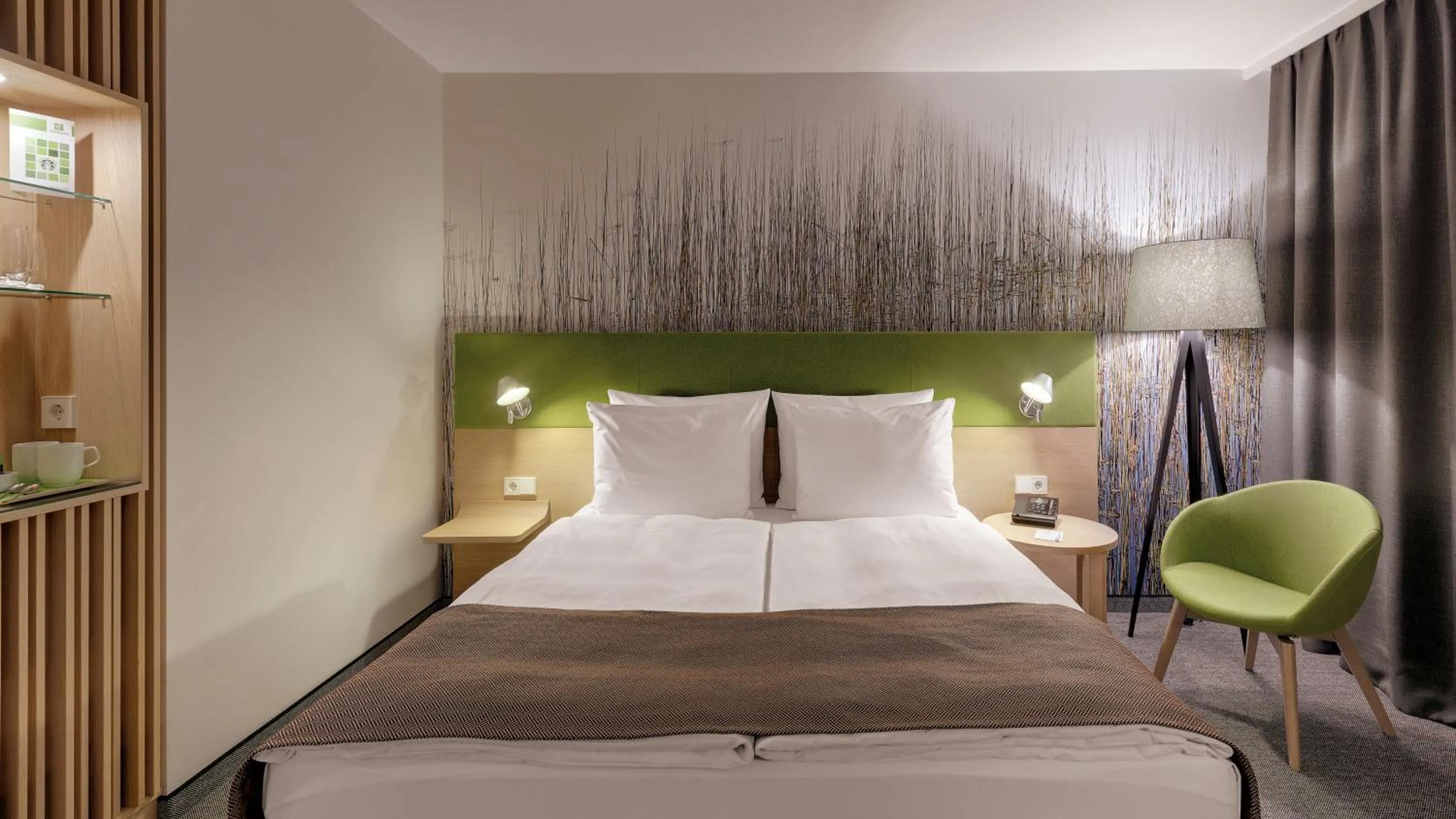 Photo of the whole room, Bed in Holiday Inn Frankfurt - Alte Oper by IHG
