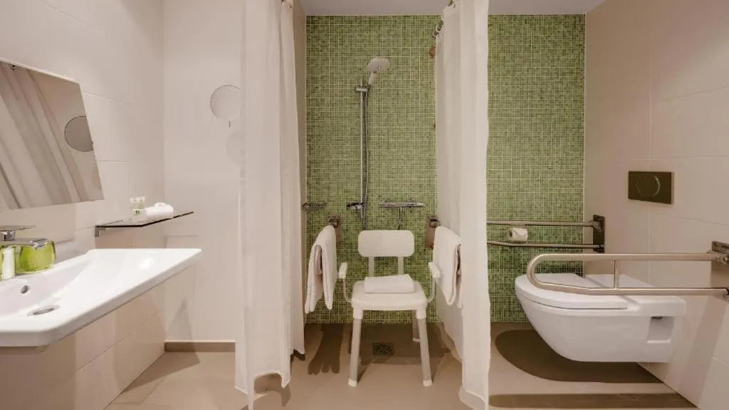 Toilet in Holiday Inn Frankfurt - Alte Oper by IHG