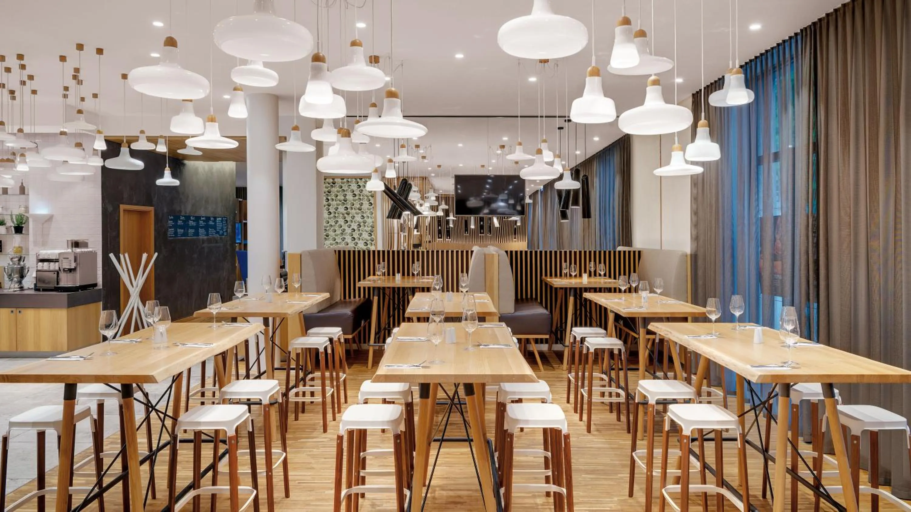 Restaurant/places to eat in Holiday Inn Frankfurt - Alte Oper by IHG