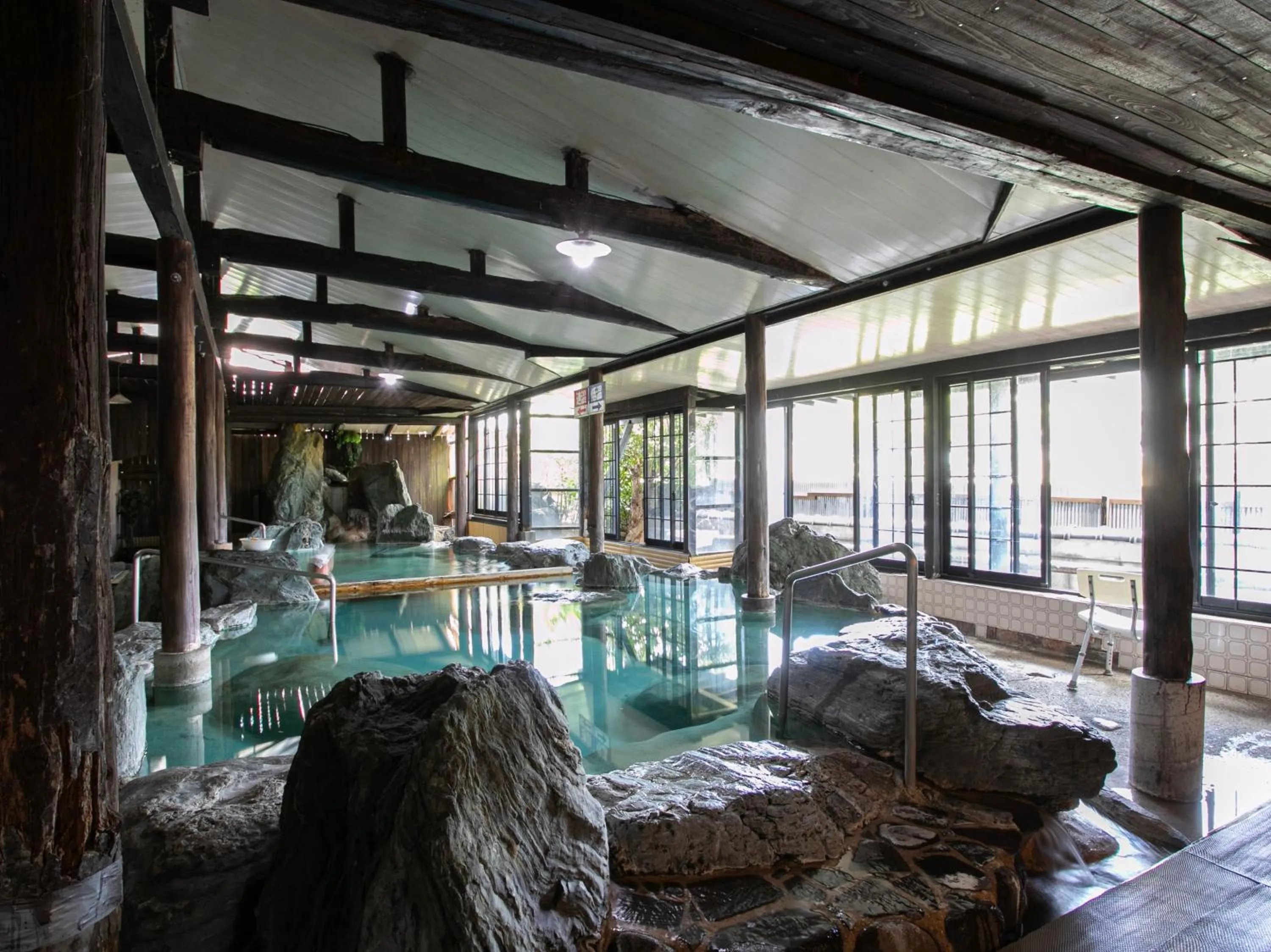 Public Bath in Hotel Hanagesiki