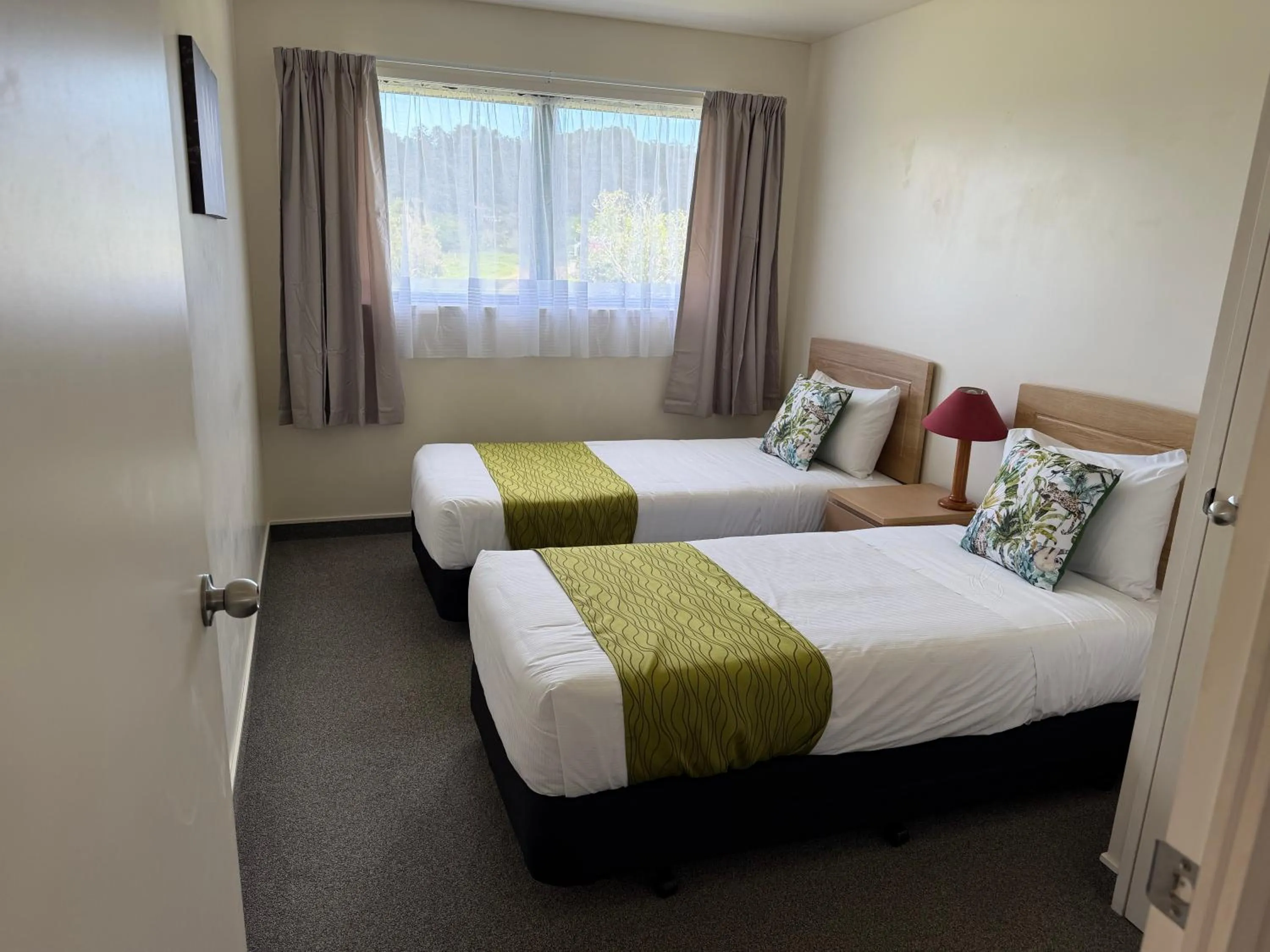 Bed in Coromandel Court Motel