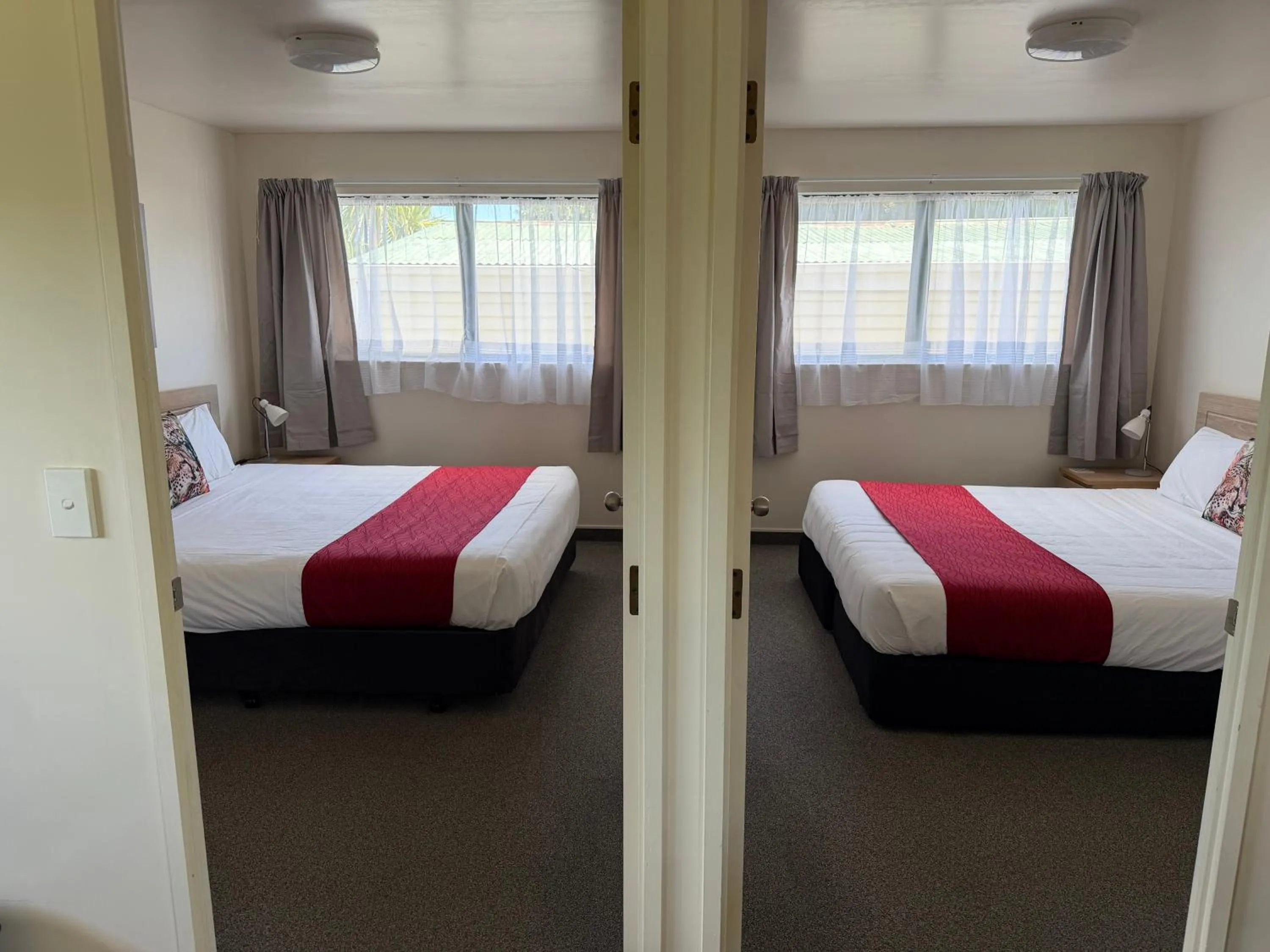 Bedroom, Bed in Coromandel Court Motel