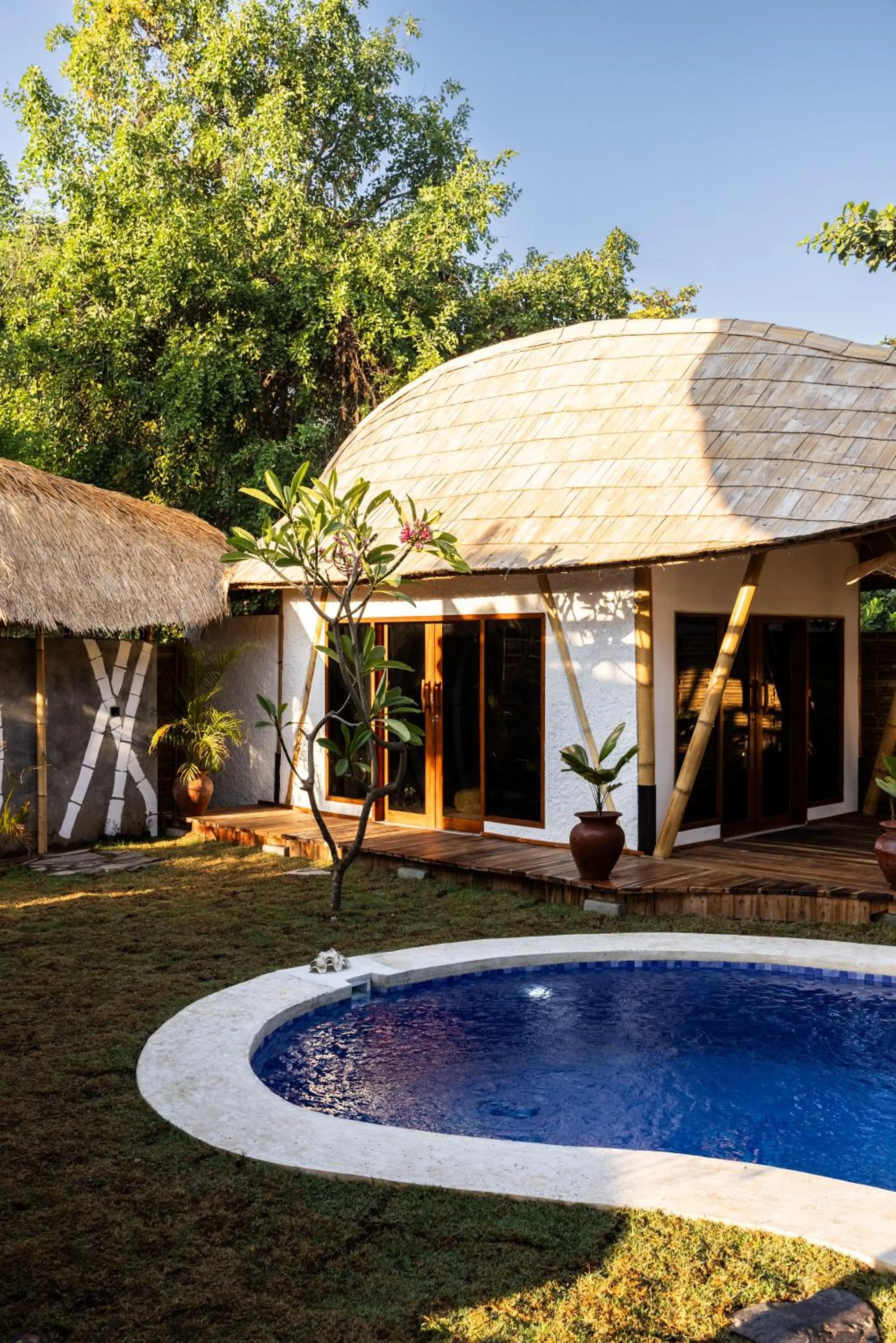 Property building in Villa Samyama