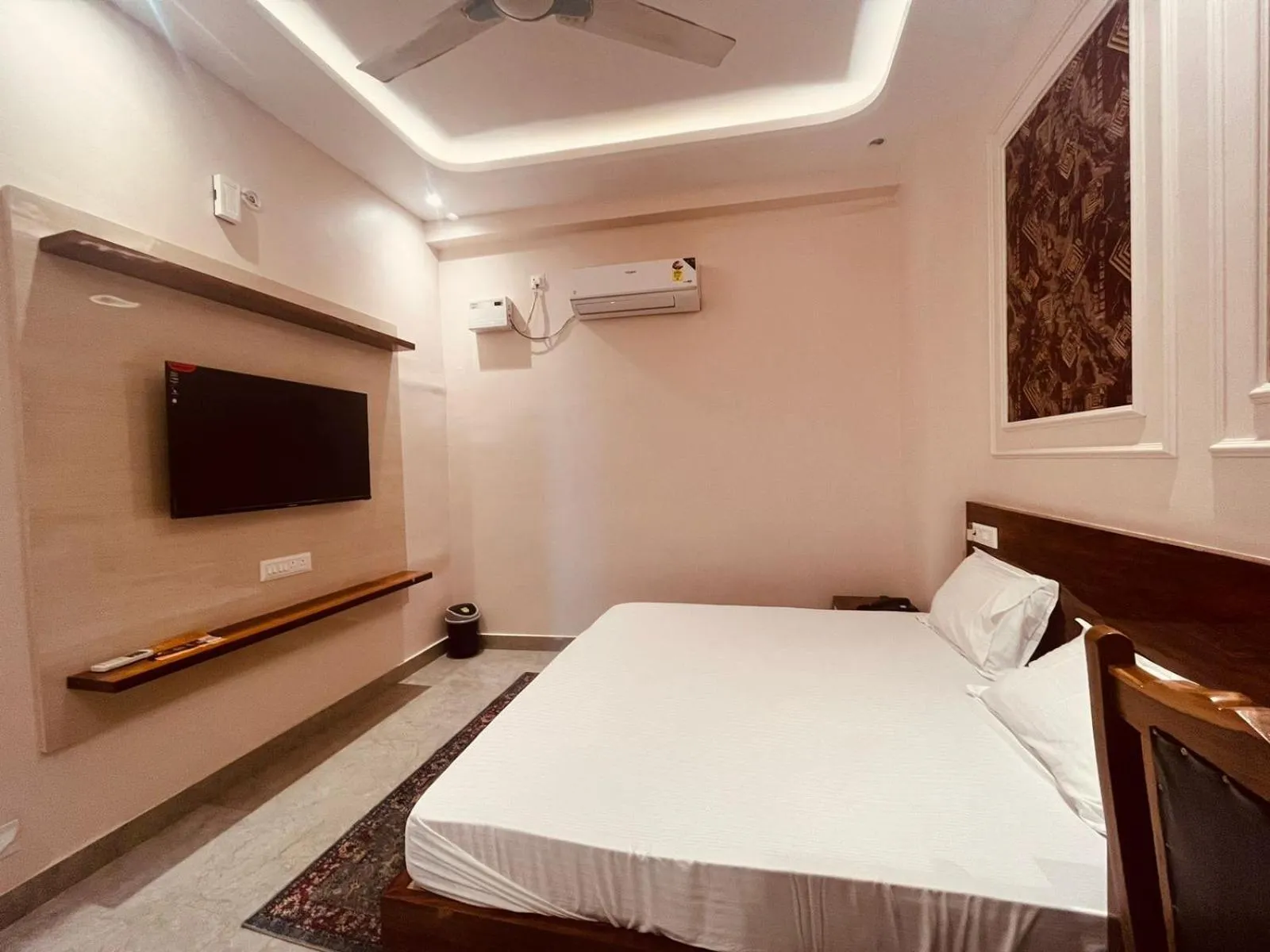 Communal lounge/ TV room, Bed in Hotel Ram Anandam Inn