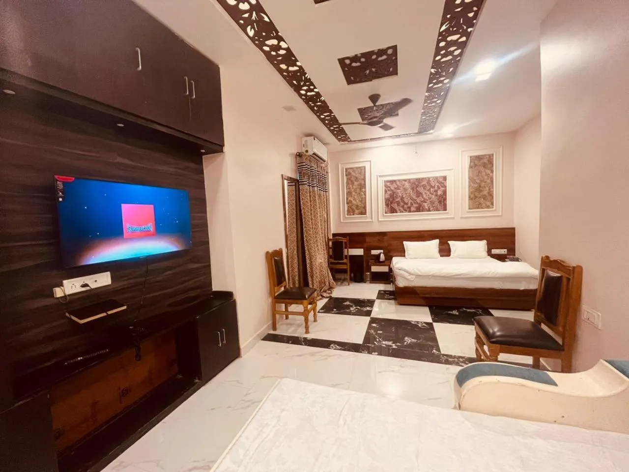 Communal lounge/ TV room, Bed in Hotel Ram Anandam Inn