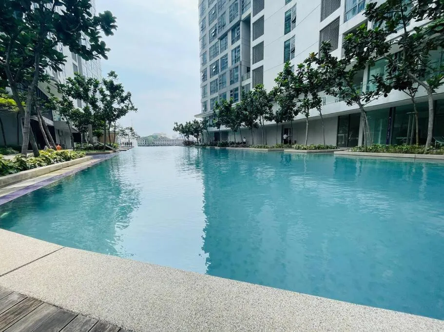 Swimming pool in The Robertson Bukit Bintang by DeUrban